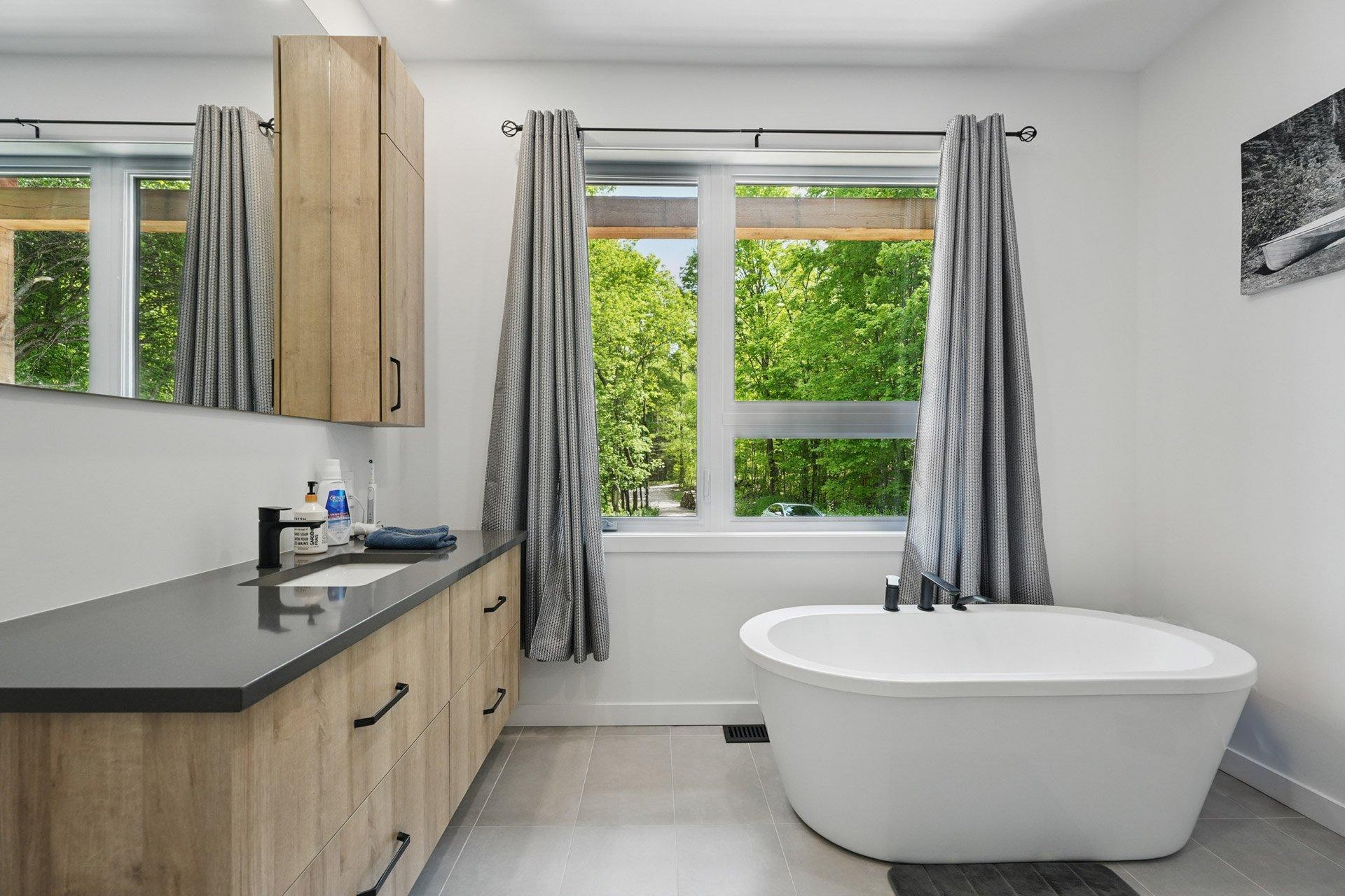 









61


Ch. du Marécage

,
Val-des-Monts,




QC
J8N4J5

