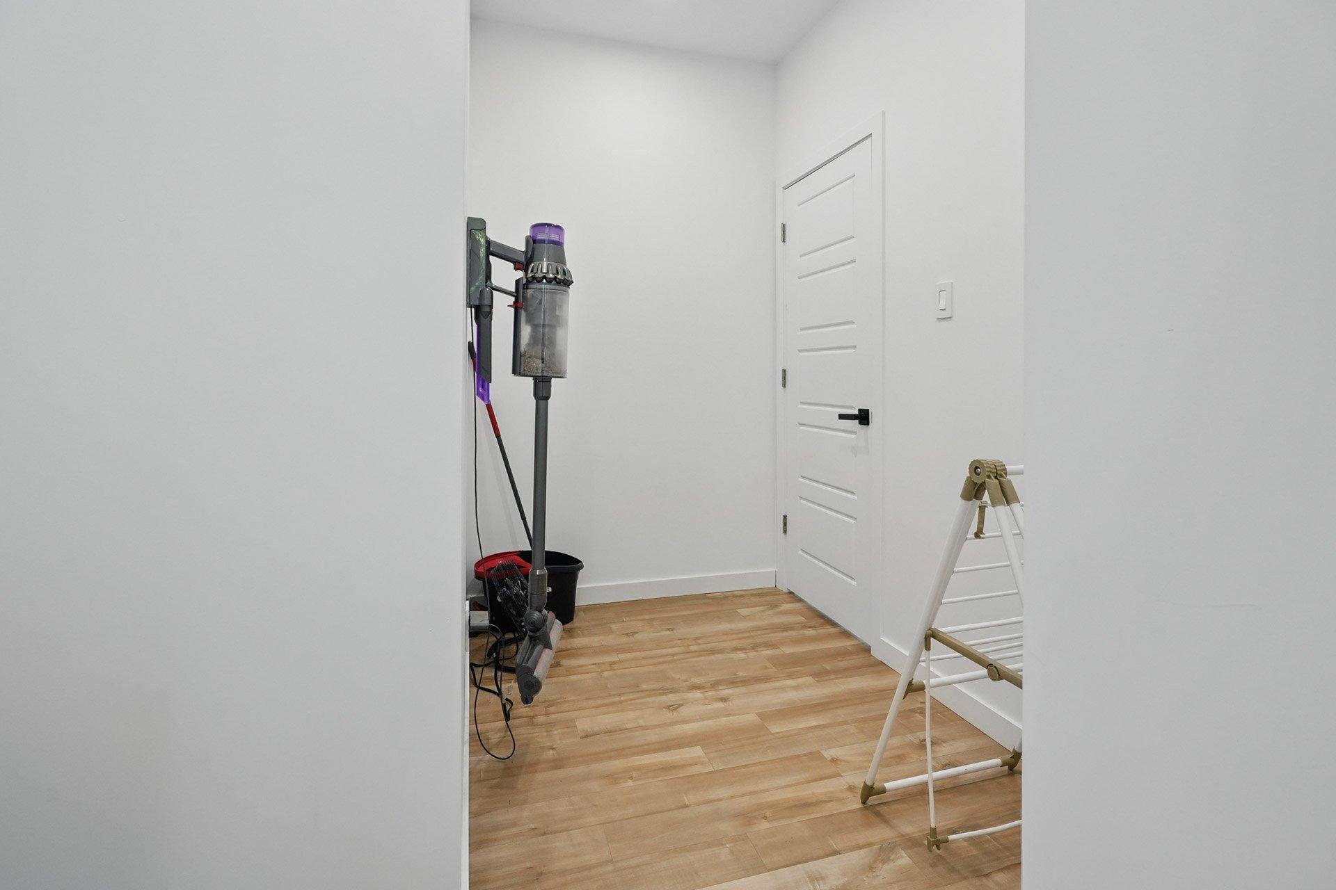 









61


Ch. du Marécage

,
Val-des-Monts,




QC
J8N4J5


