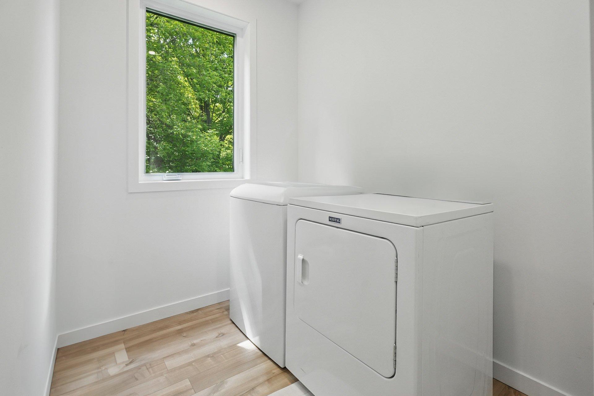 









61


Ch. du Marécage

,
Val-des-Monts,




QC
J8N4J5

