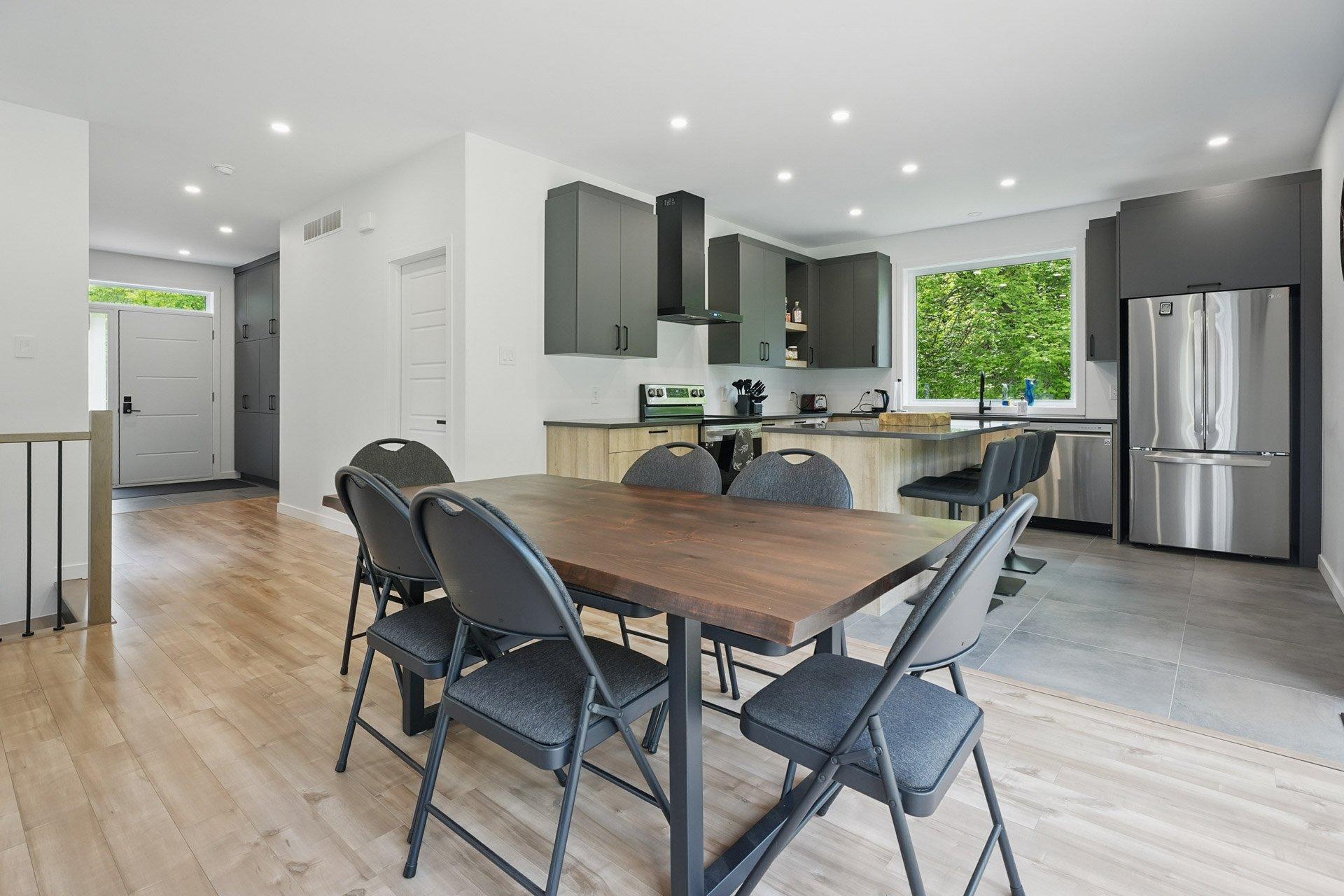 









61


Ch. du Marécage

,
Val-des-Monts,




QC
J8N4J5

