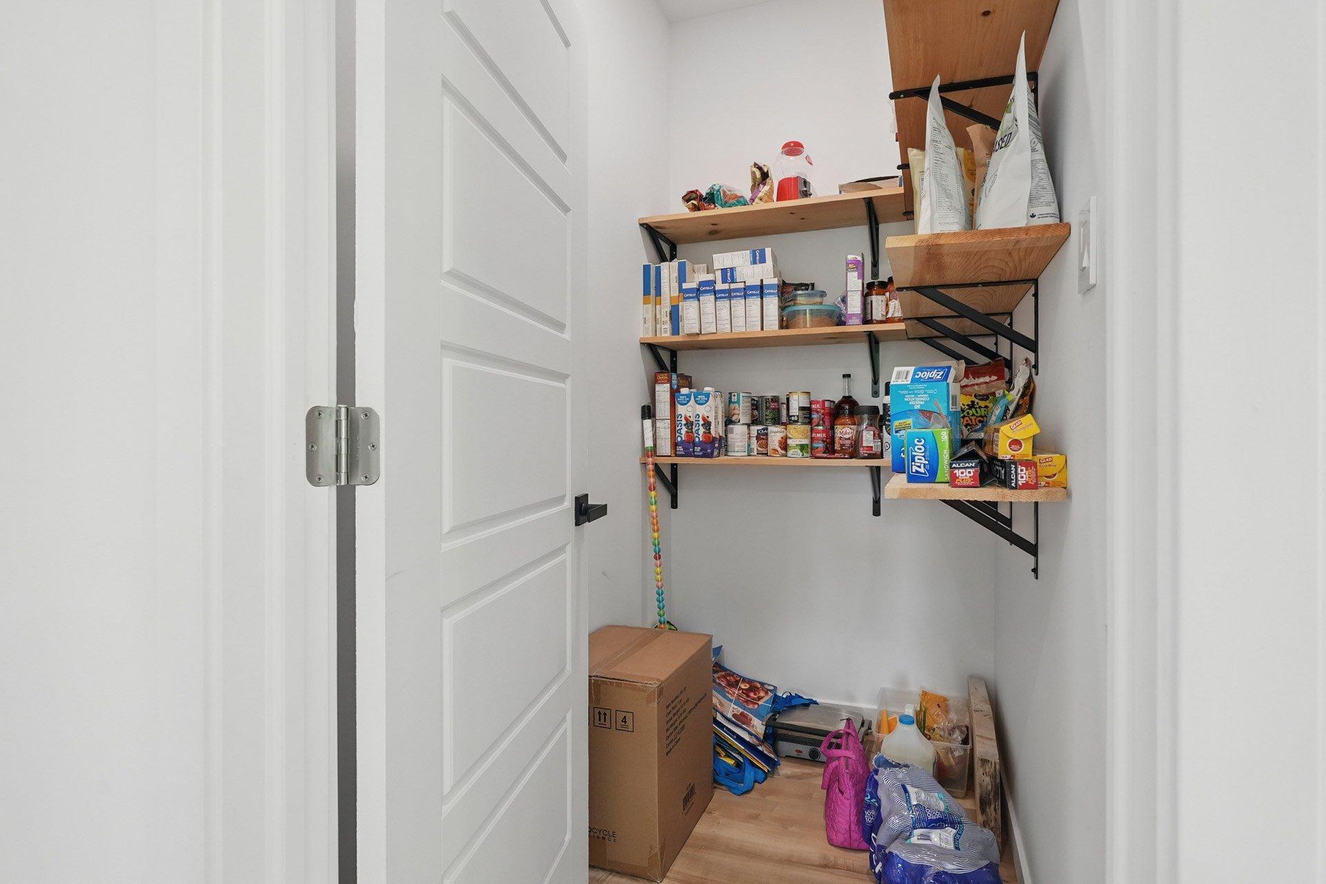 









61


Ch. du Marécage

,
Val-des-Monts,




QC
J8N4J5

