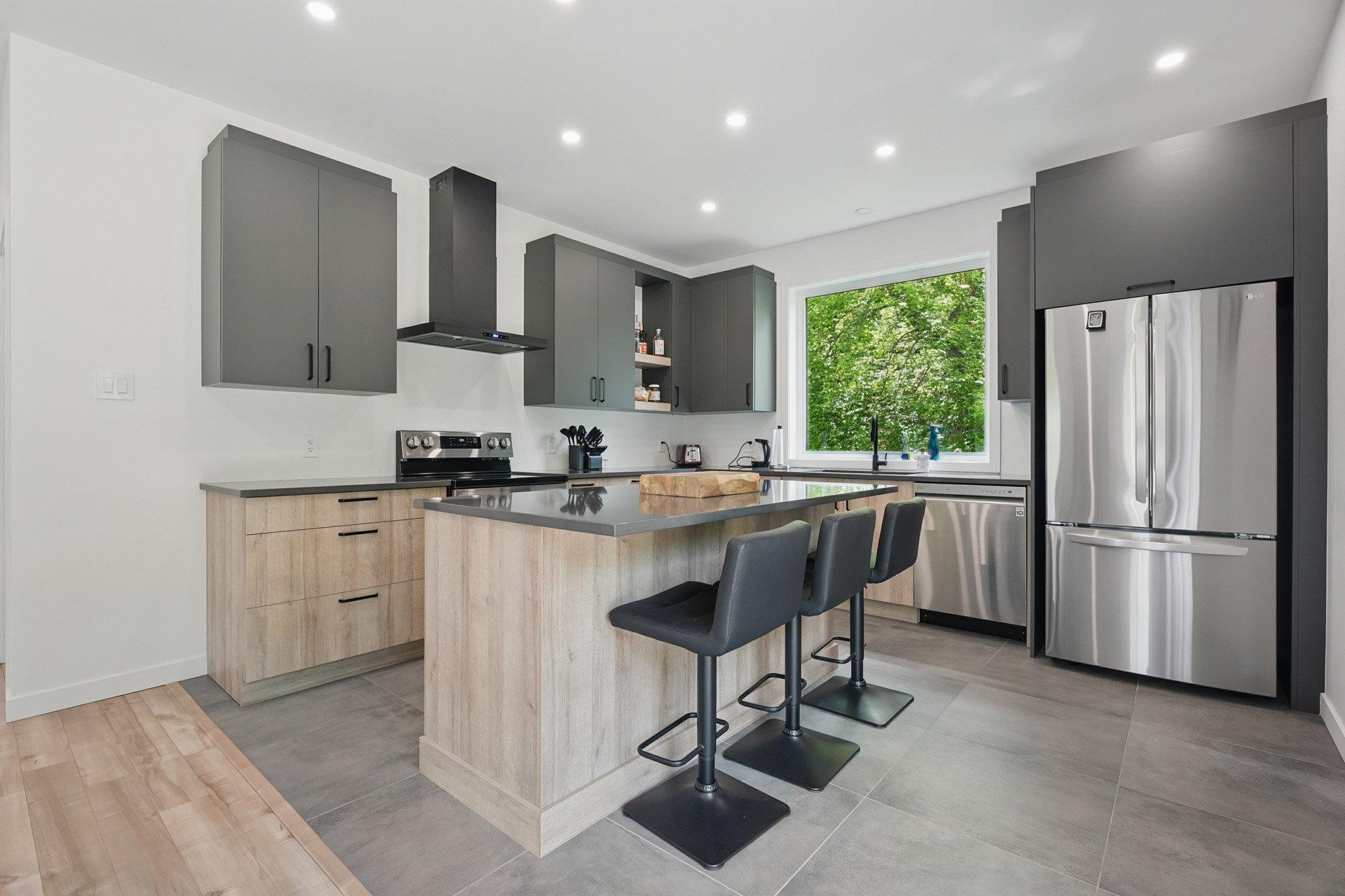 









61


Ch. du Marécage

,
Val-des-Monts,




QC
J8N4J5

