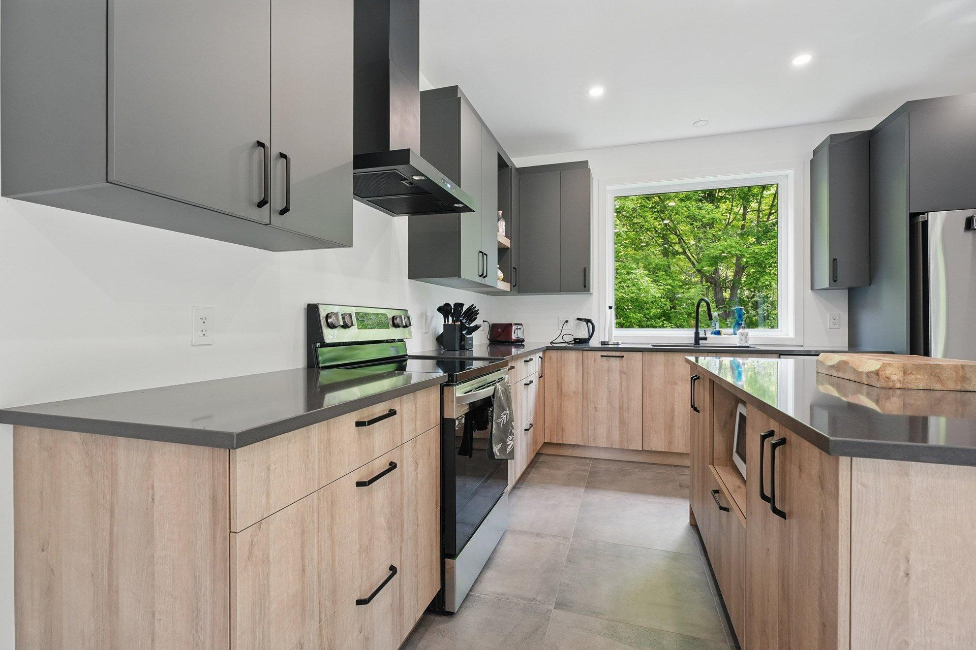 









61


Ch. du Marécage

,
Val-des-Monts,




QC
J8N4J5

