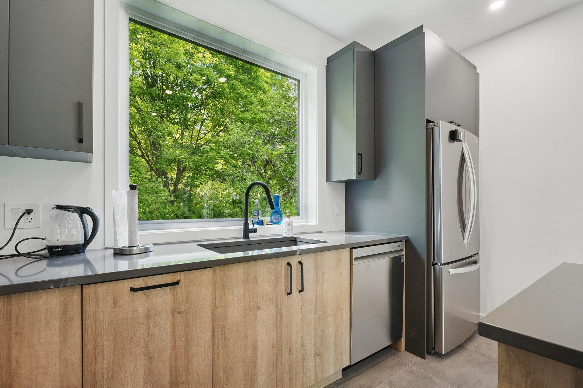 









61


Ch. du Marécage

,
Val-des-Monts,




QC
J8N4J5

