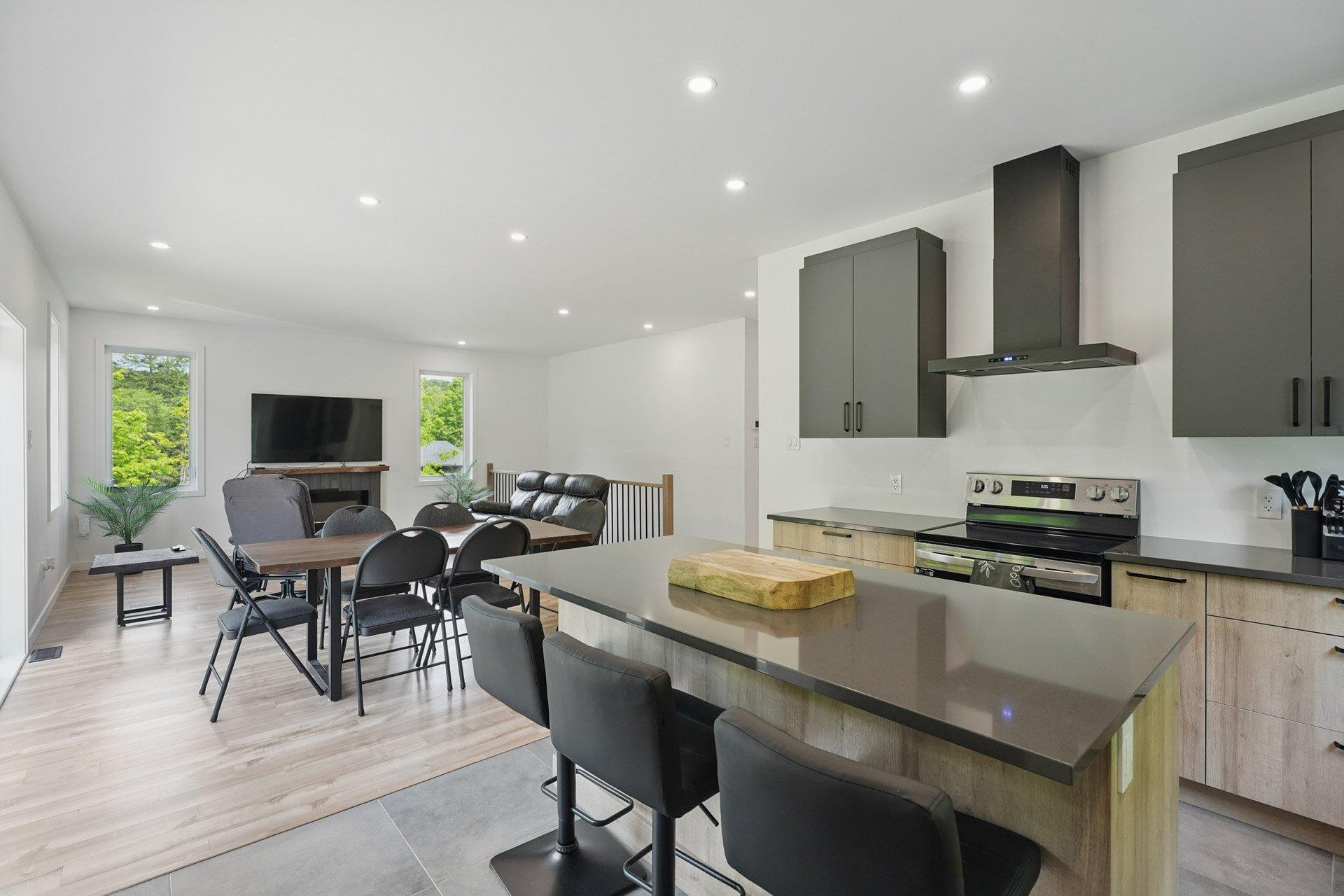 









61


Ch. du Marécage

,
Val-des-Monts,




QC
J8N4J5


