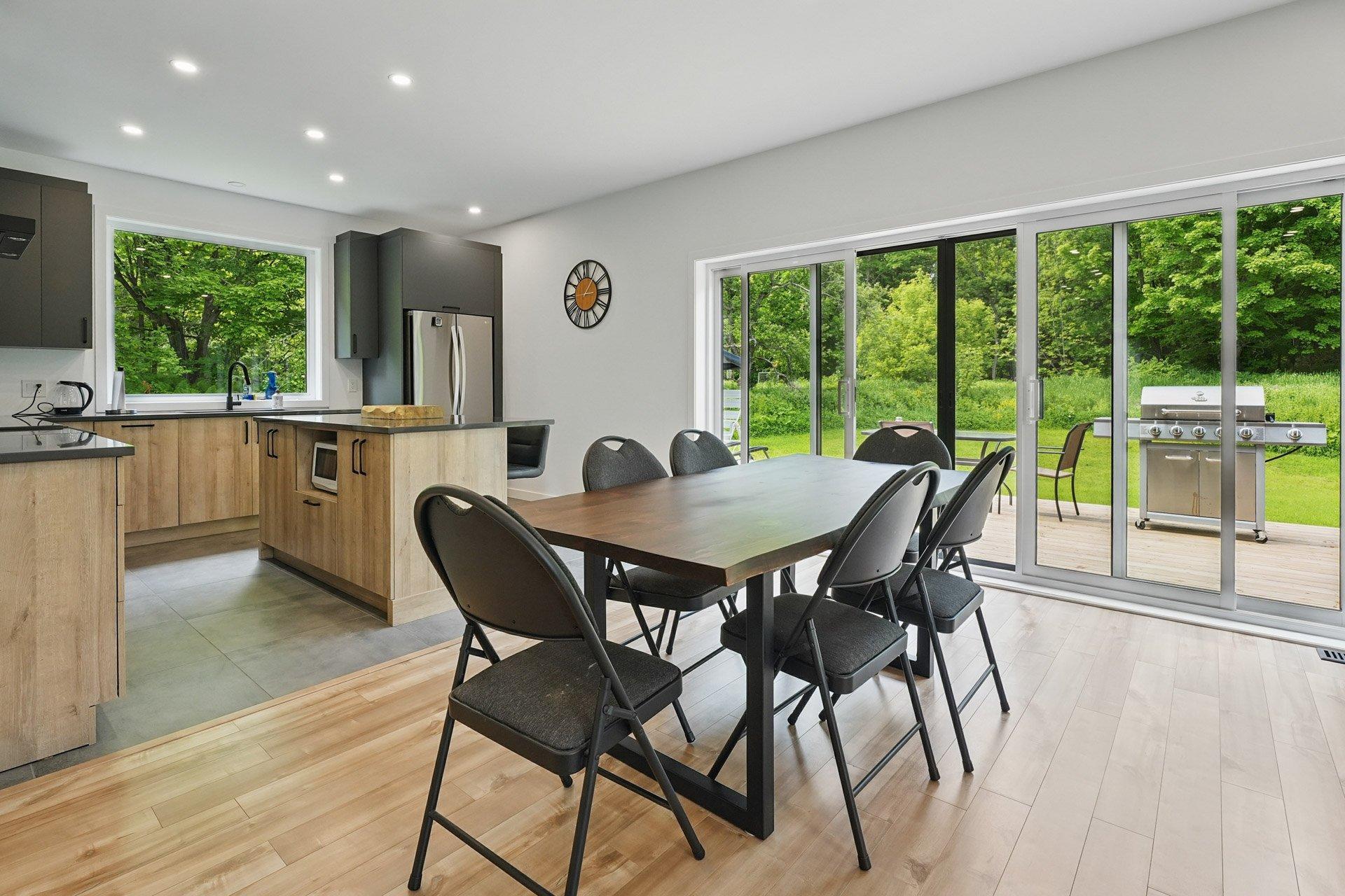 









61


Ch. du Marécage

,
Val-des-Monts,




QC
J8N4J5

