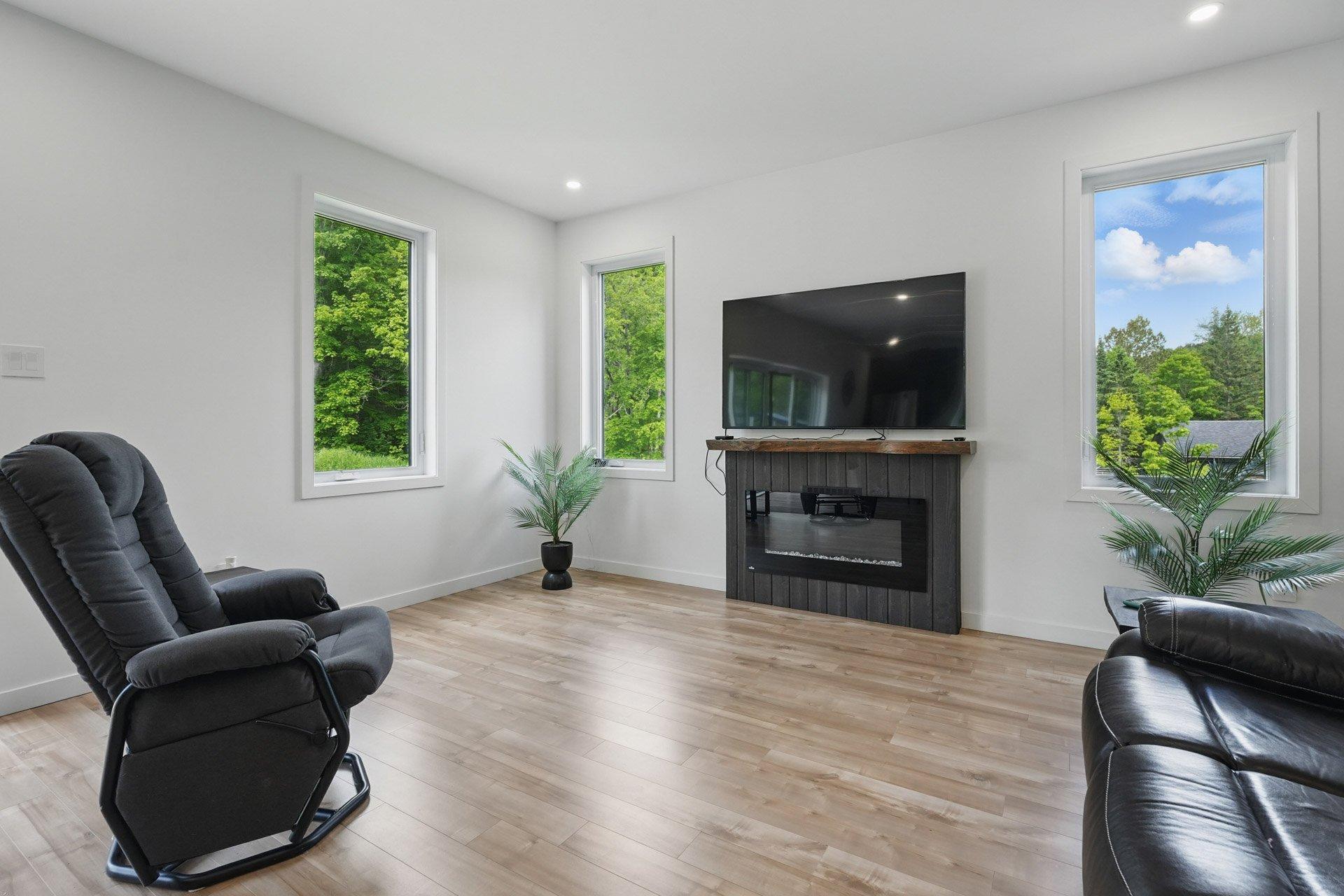 









61


Ch. du Marécage

,
Val-des-Monts,




QC
J8N4J5

