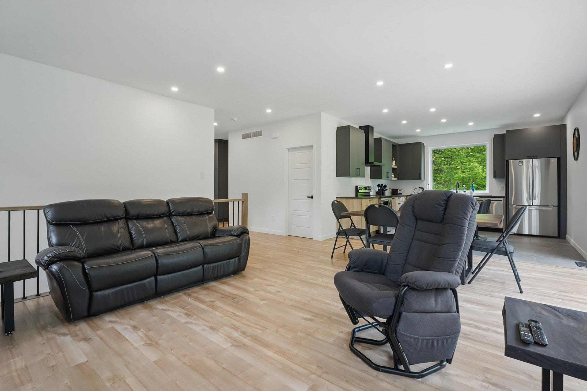 









61


Ch. du Marécage

,
Val-des-Monts,




QC
J8N4J5

