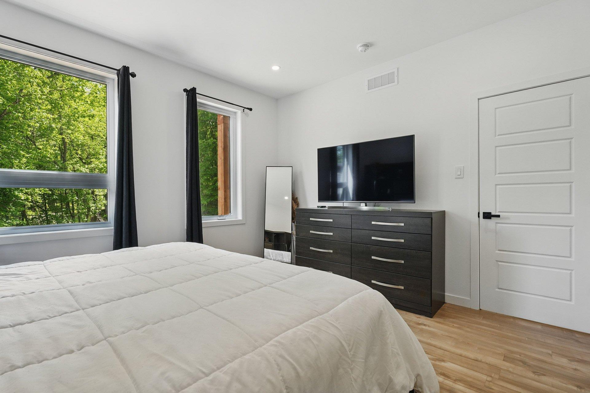 









61


Ch. du Marécage

,
Val-des-Monts,




QC
J8N4J5

