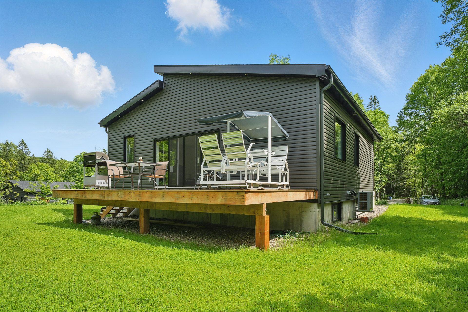 









61


Ch. du Marécage

,
Val-des-Monts,




QC
J8N4J5

