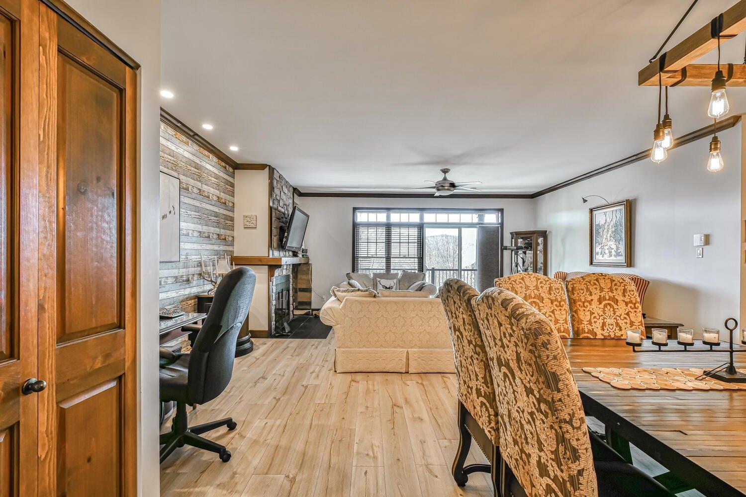 









250


Rue du Mont-Plaisant

, 4,
Mont-Tremblant,




QC
J8E1L2

