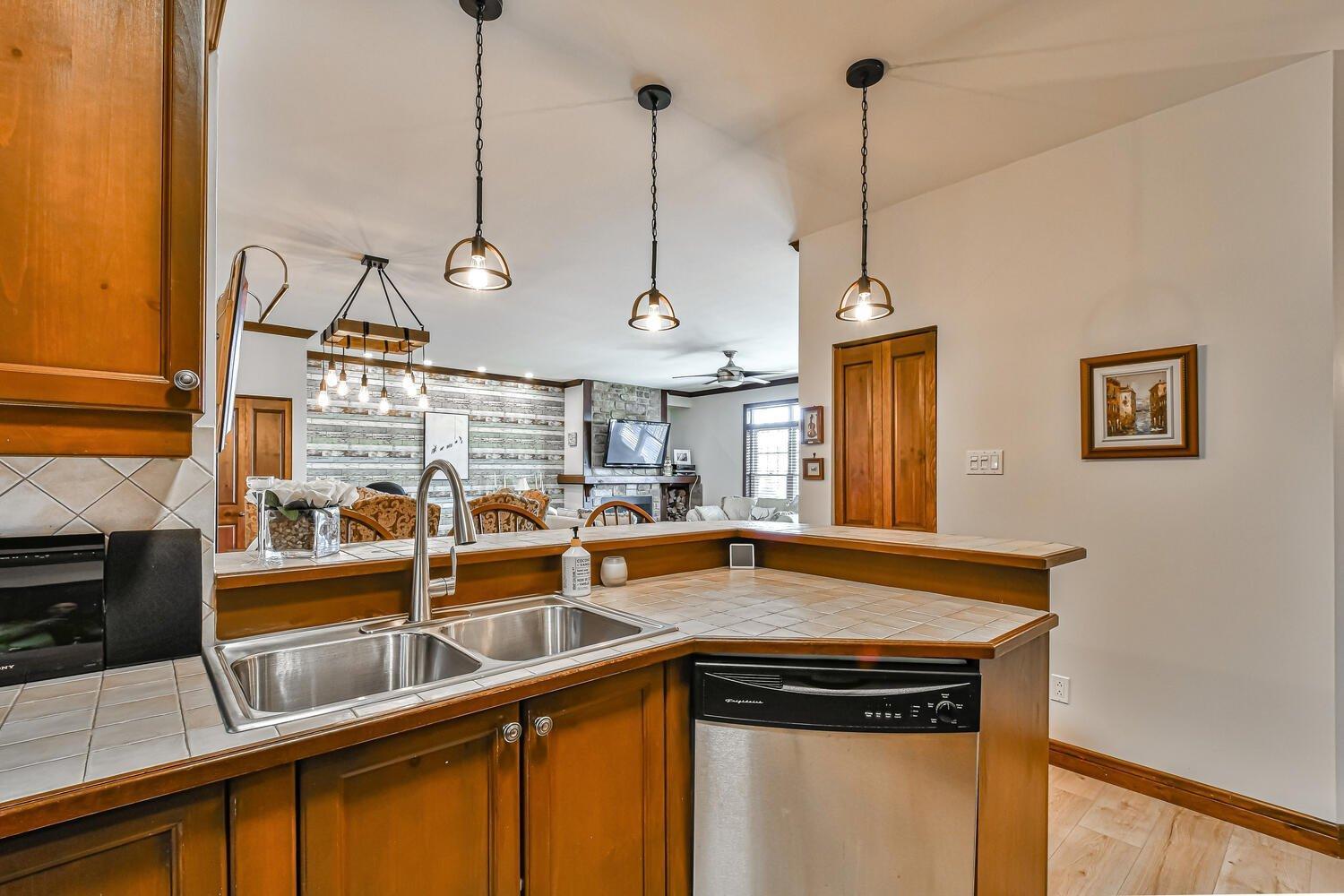 









250


Rue du Mont-Plaisant

, 4,
Mont-Tremblant,




QC
J8E1L2

