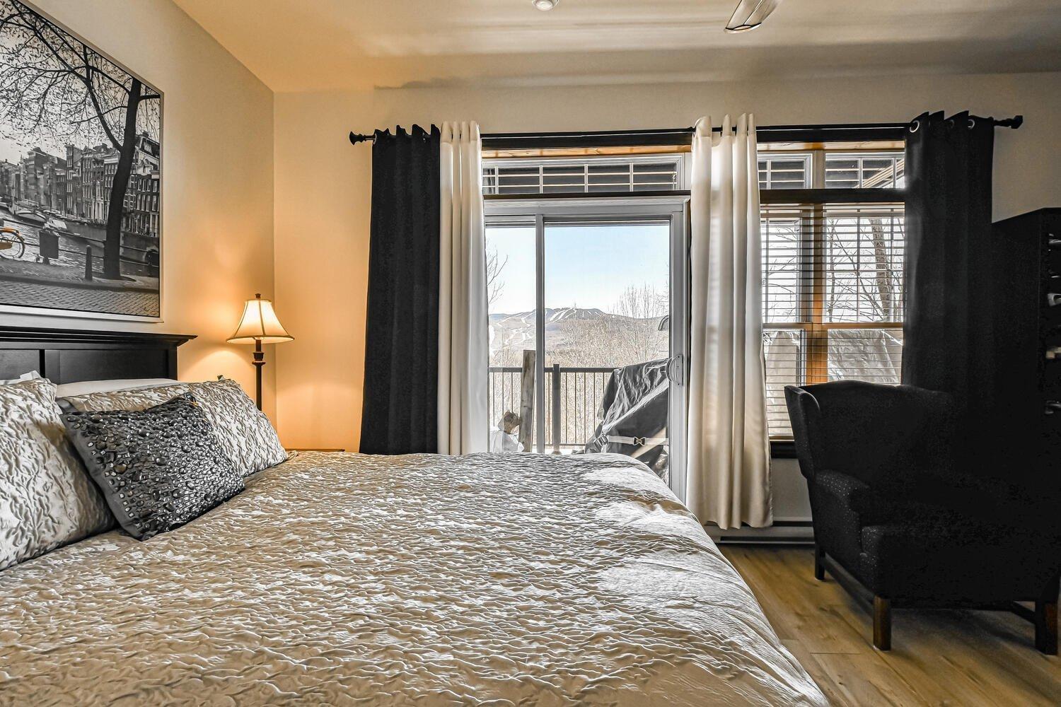 









250


Rue du Mont-Plaisant

, 4,
Mont-Tremblant,




QC
J8E1L2

