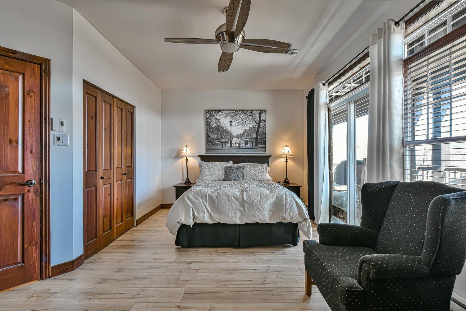 









250


Rue du Mont-Plaisant

, 4,
Mont-Tremblant,




QC
J8E1L2

