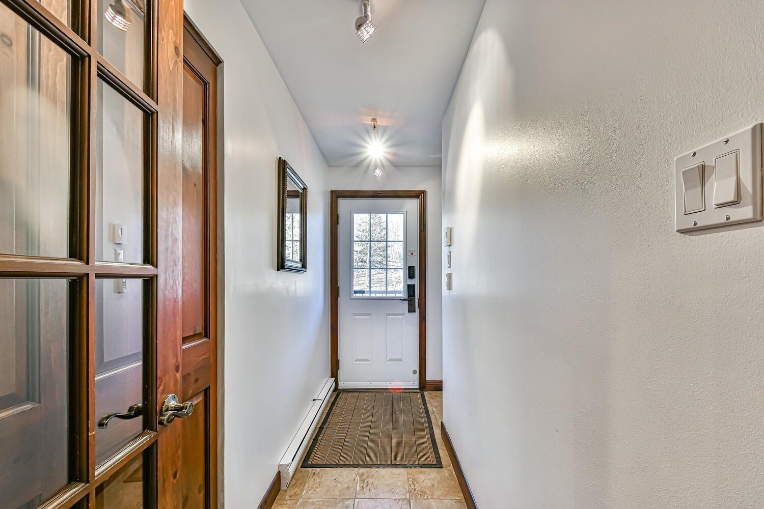 









250


Rue du Mont-Plaisant

, 4,
Mont-Tremblant,




QC
J8E1L2

