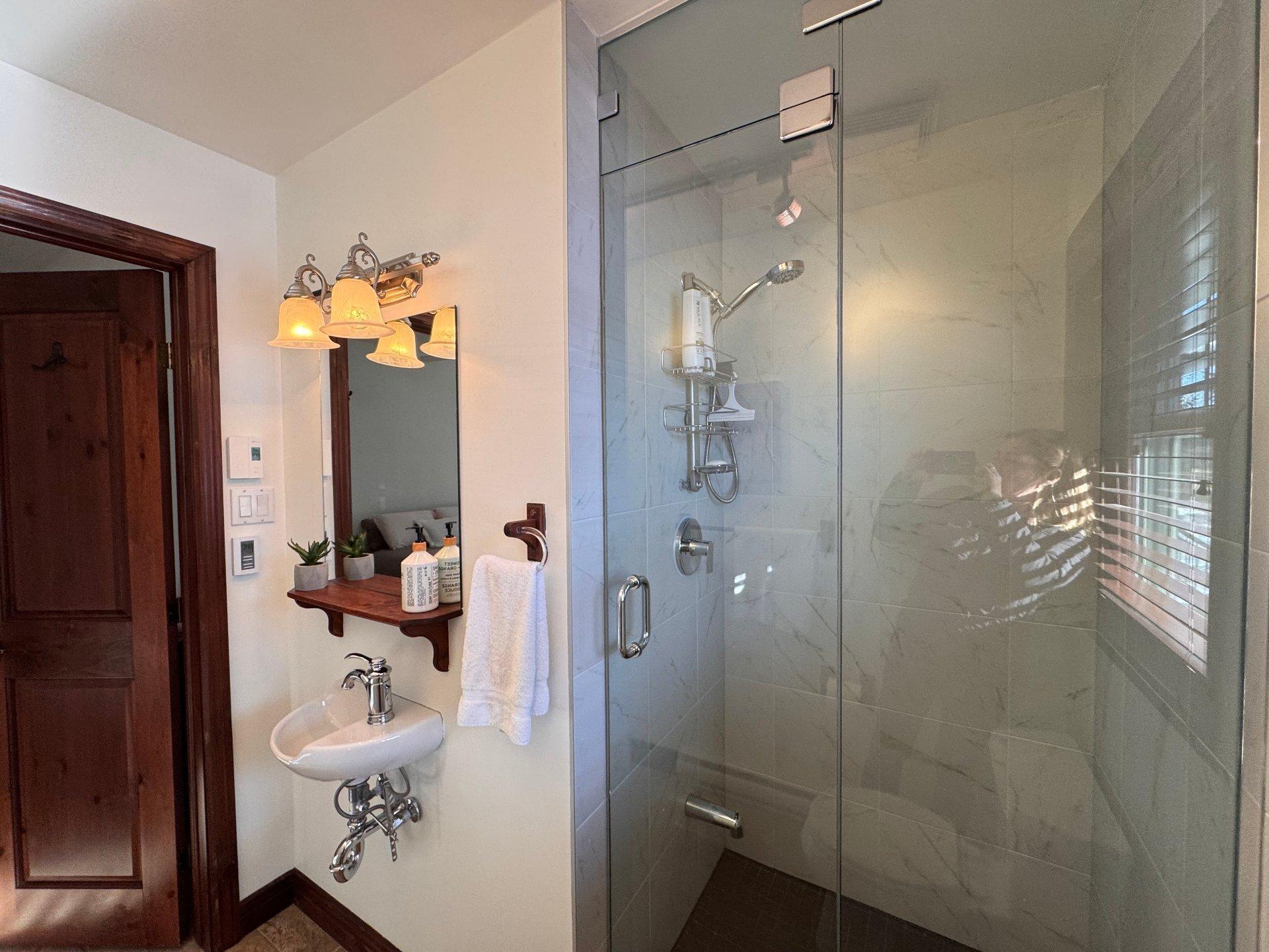 









250


Rue du Mont-Plaisant

, 4,
Mont-Tremblant,




QC
J8E1L2

