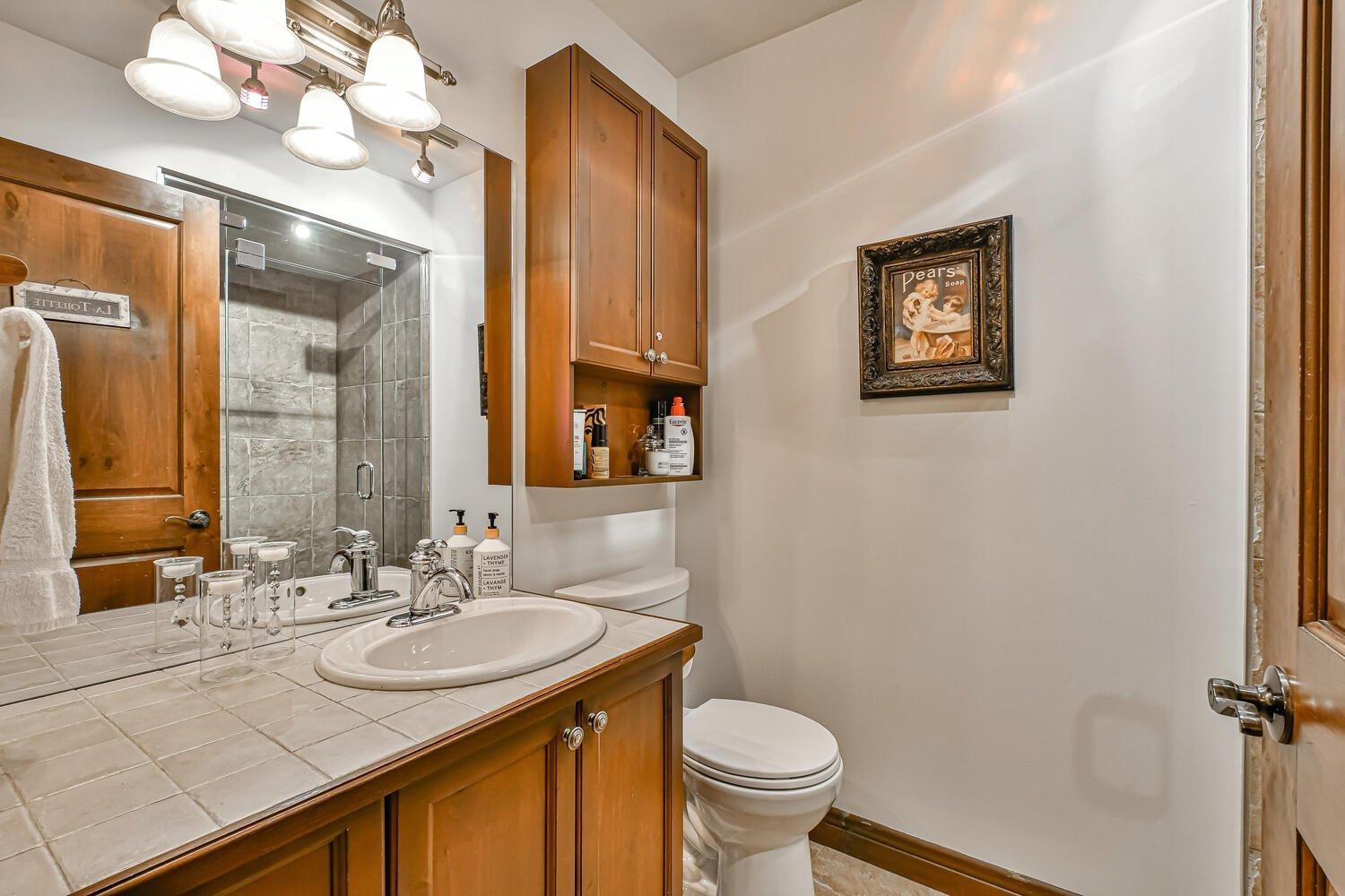 









250


Rue du Mont-Plaisant

, 4,
Mont-Tremblant,




QC
J8E1L2

