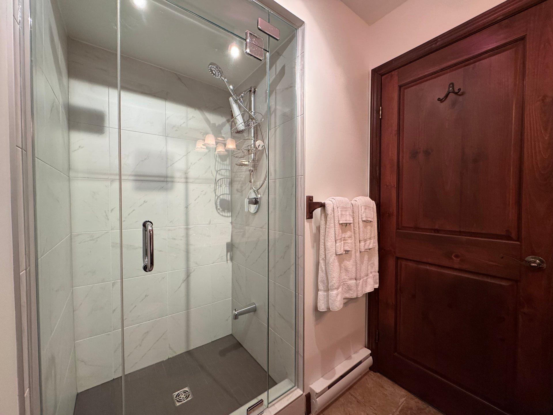 









250


Rue du Mont-Plaisant

, 4,
Mont-Tremblant,




QC
J8E1L2

