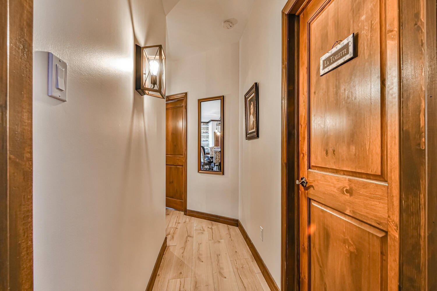 









250


Rue du Mont-Plaisant

, 4,
Mont-Tremblant,




QC
J8E1L2

