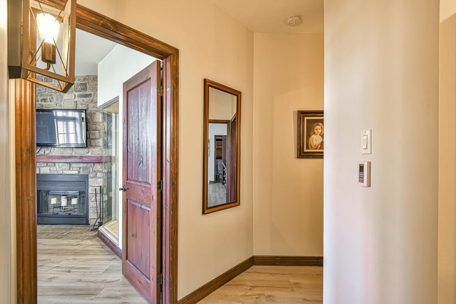 









250


Rue du Mont-Plaisant

, 4,
Mont-Tremblant,




QC
J8E1L2

