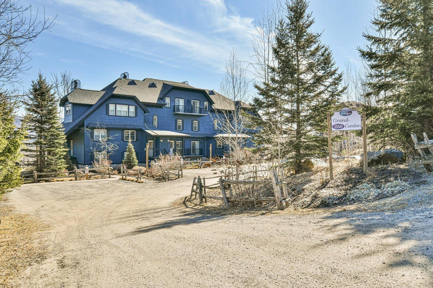 









250


Rue du Mont-Plaisant

, 4,
Mont-Tremblant,




QC
J8E1L2

