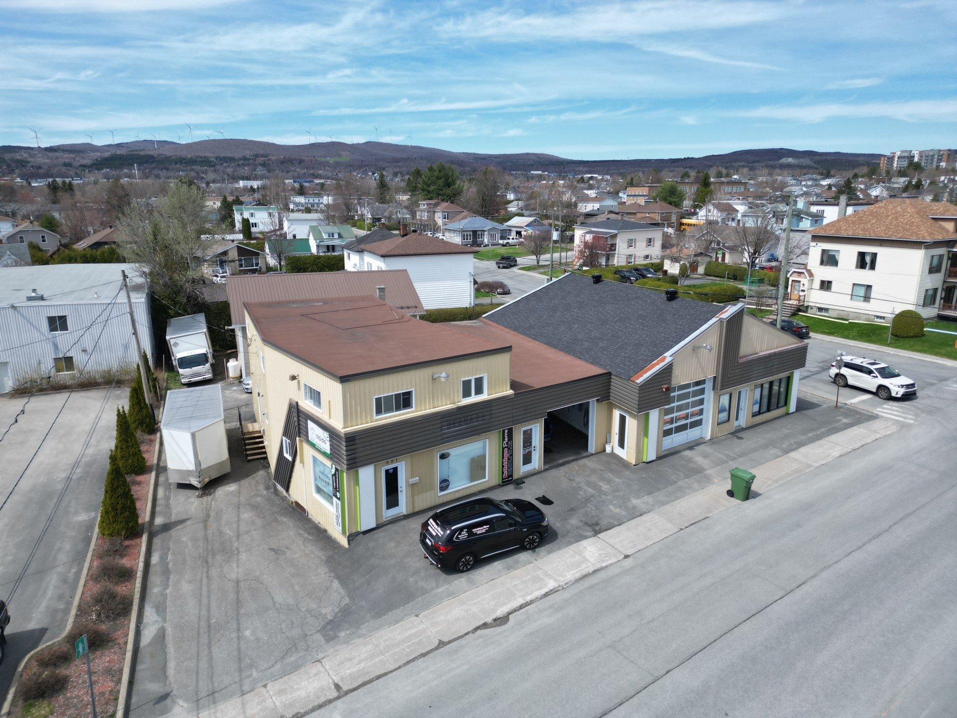 









881


Rue Notre-Dame E.

,
Thetford Mines,




QC
G6G2S9

