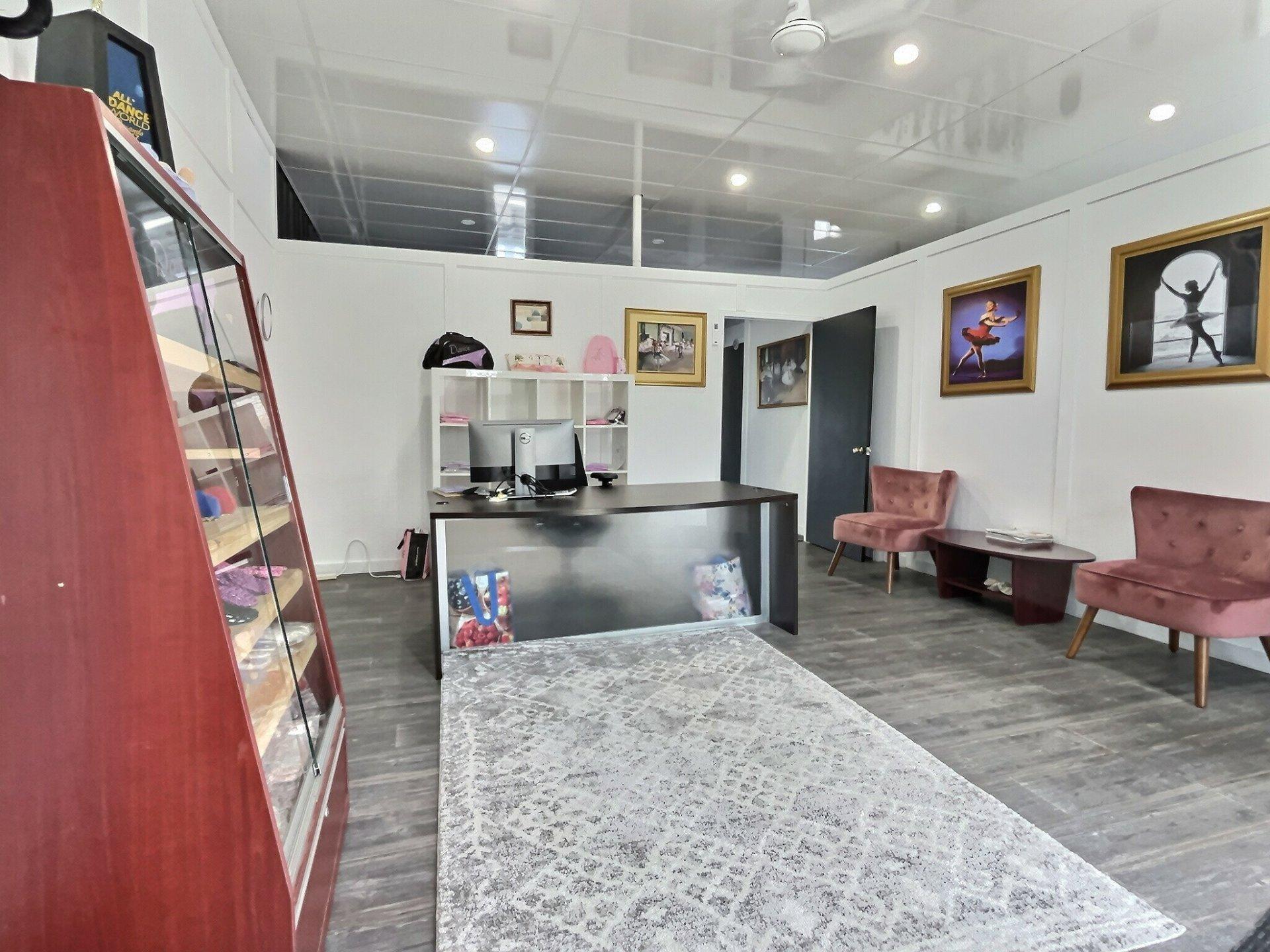 









881


Rue Notre-Dame E.

,
Thetford Mines,




QC
G6G2S9

