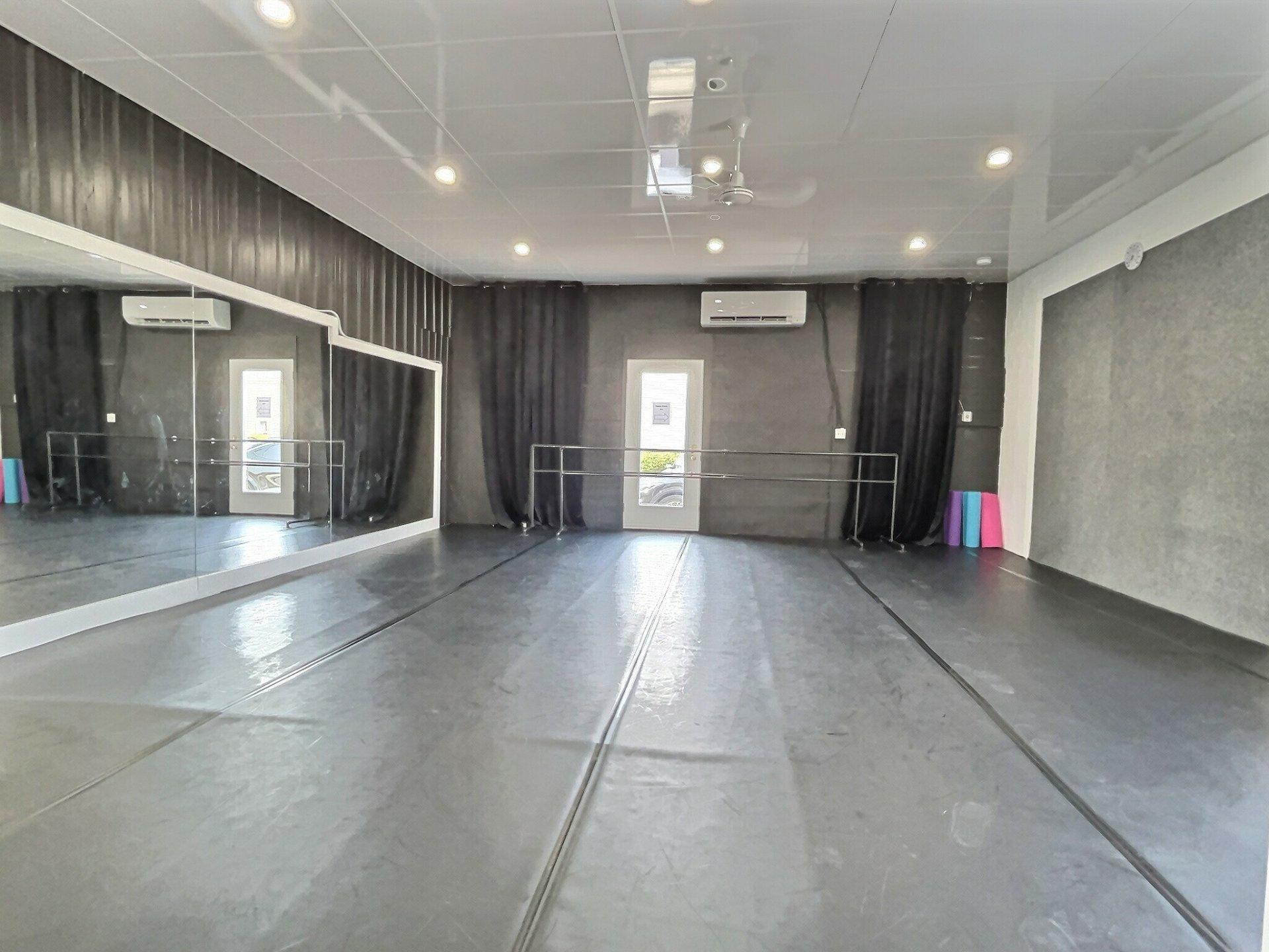 









881


Rue Notre-Dame E.

,
Thetford Mines,




QC
G6G2S9

