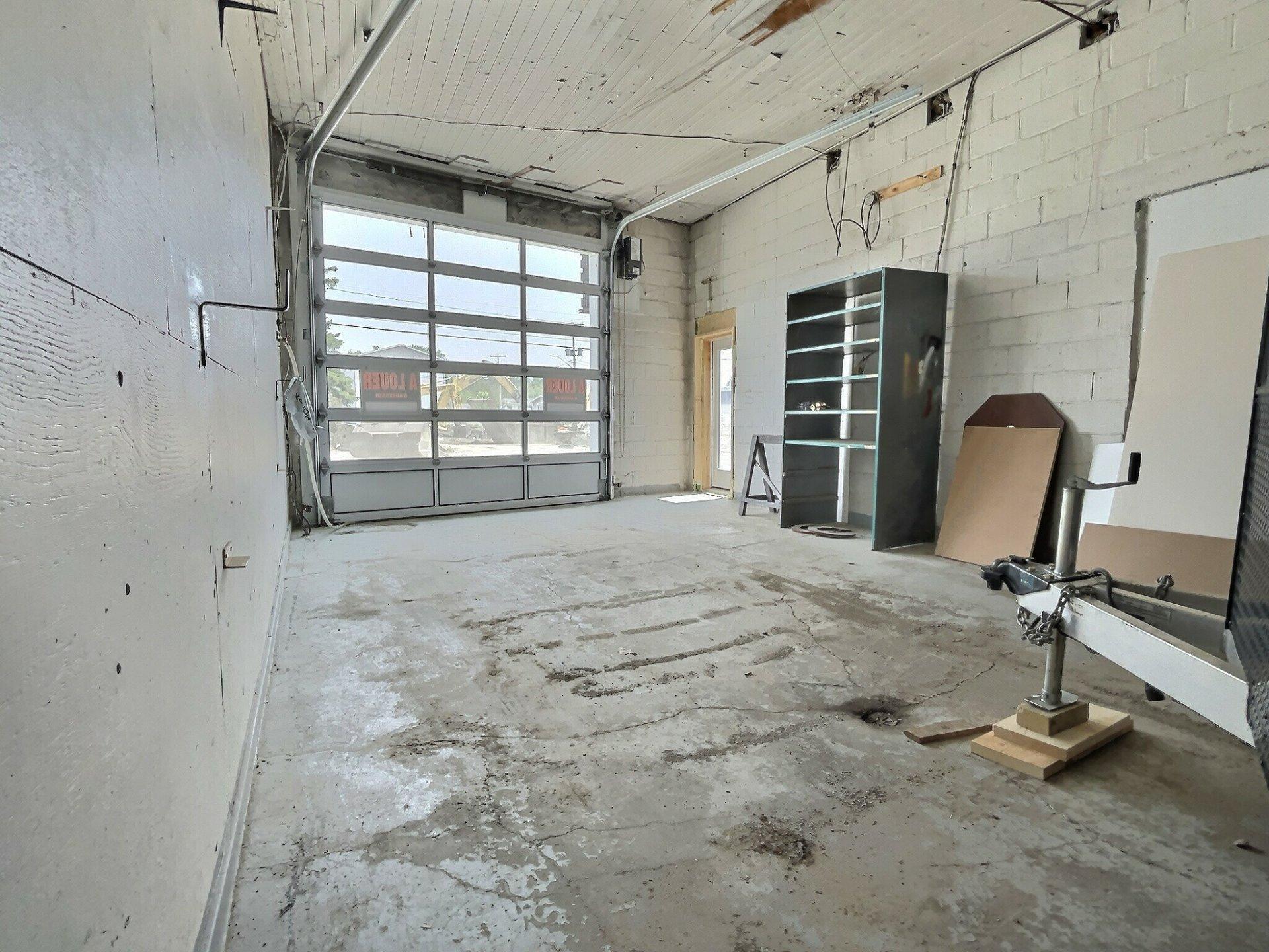 









881


Rue Notre-Dame E.

,
Thetford Mines,




QC
G6G2S9

