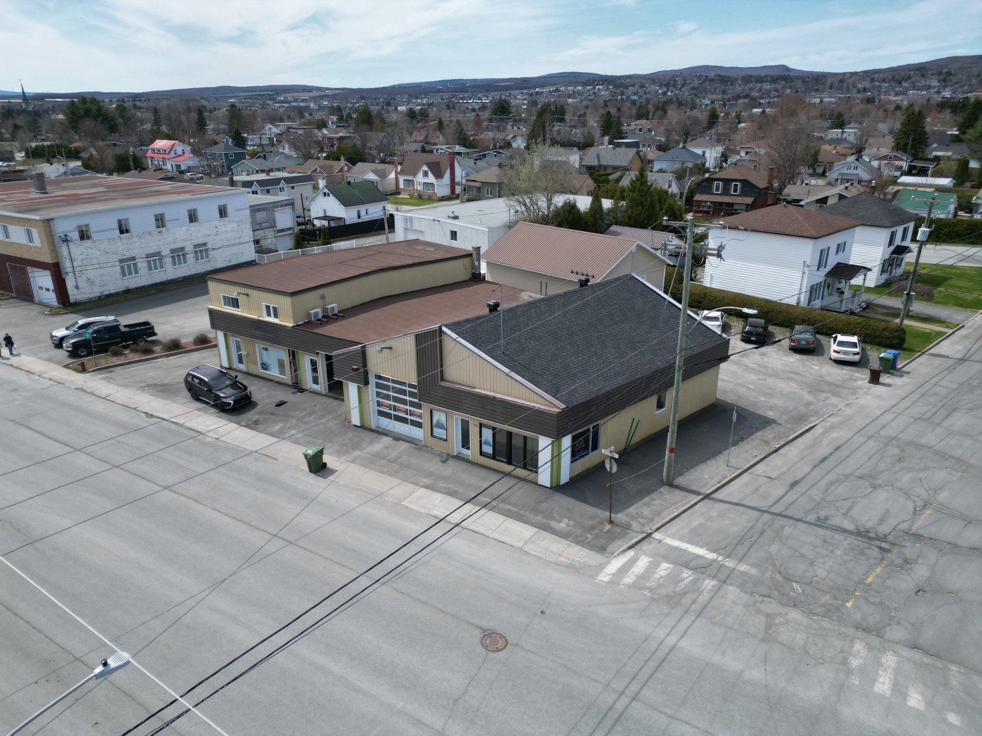 









881


Rue Notre-Dame E.

,
Thetford Mines,




QC
G6G2S9

