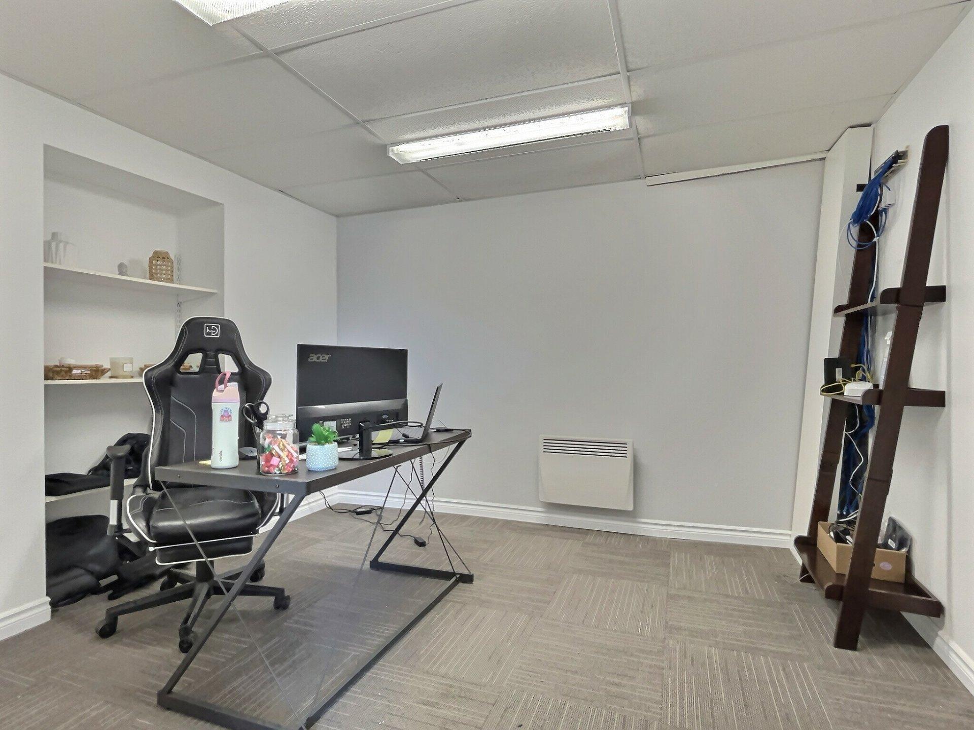 









881


Rue Notre-Dame E.

,
Thetford Mines,




QC
G6G2S9


