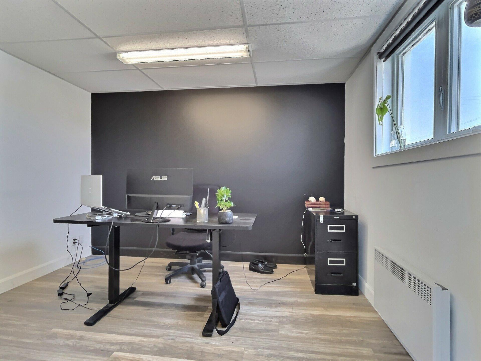 









881


Rue Notre-Dame E.

,
Thetford Mines,




QC
G6G2S9

