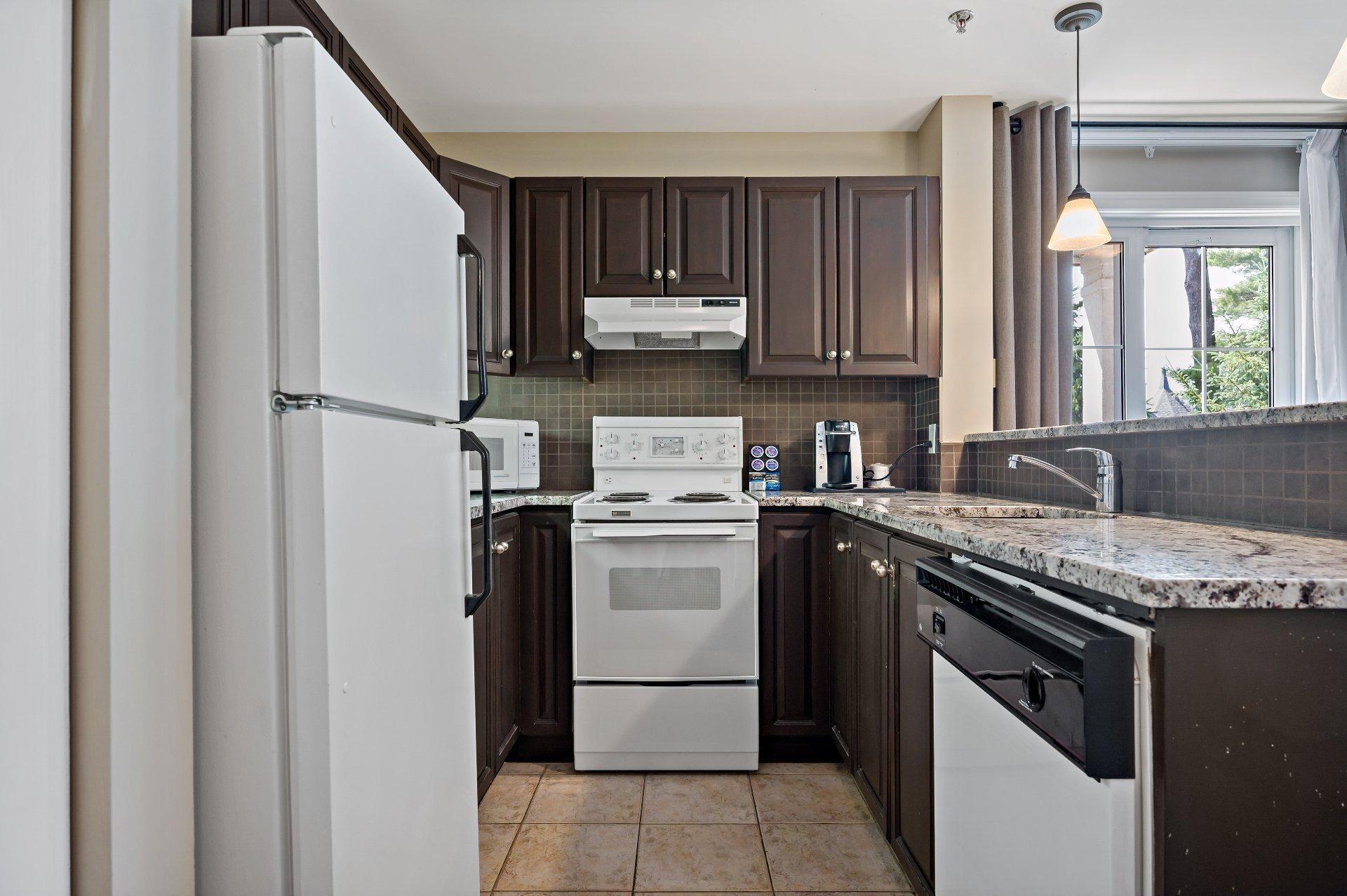 









160


Ch. du Curé-Deslauriers

, 231-232,
Mont-Tremblant,




QC
J8E1T1

