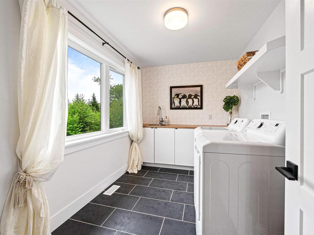 












456 Magenta Drive

,
Middle Sackville,




NS
B4E 0M7

