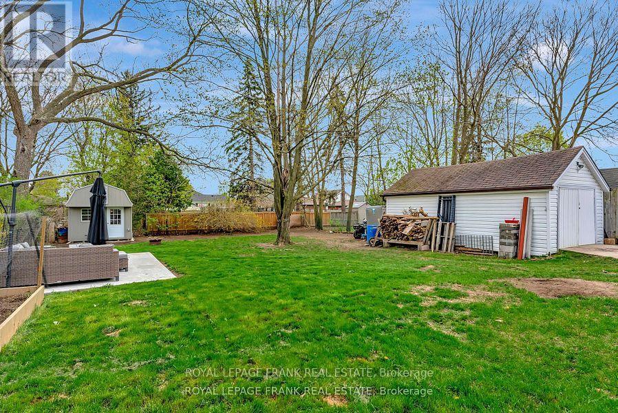 












107 FULTON STREET

,
Brantford,




Ontario
N3R4E9

