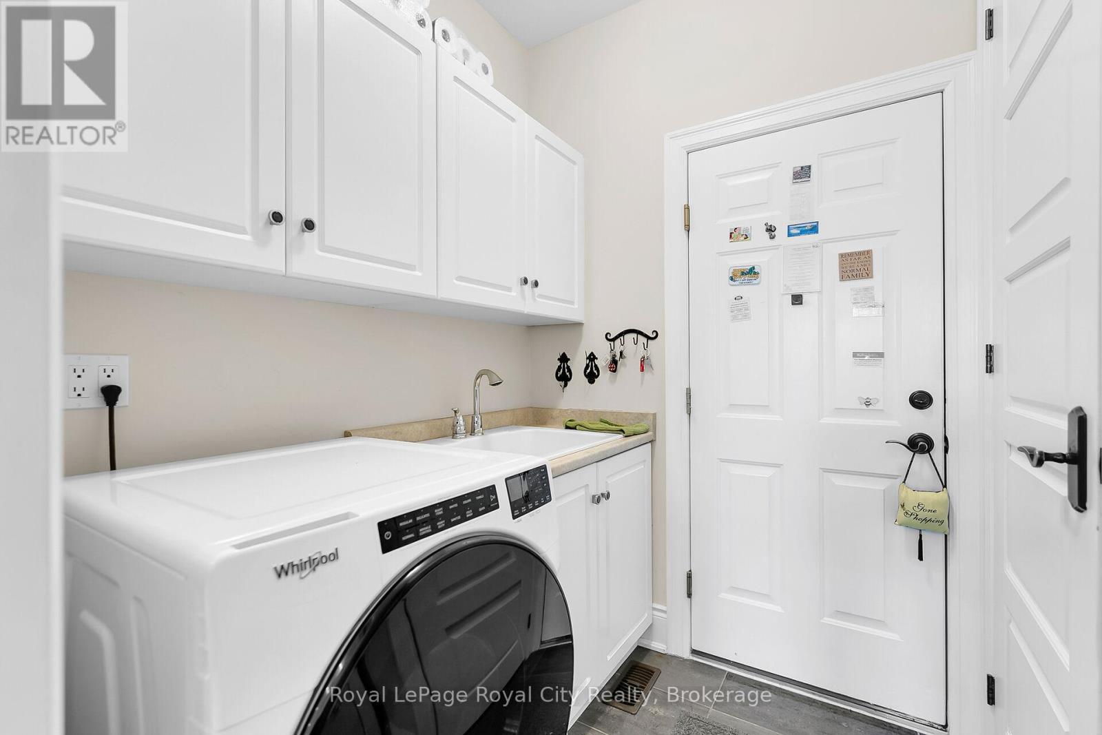 












54 ABERFOYLE MILL CRESCENT

,
Puslinch (Aberfoyle),




Ontario
N1H6H9


