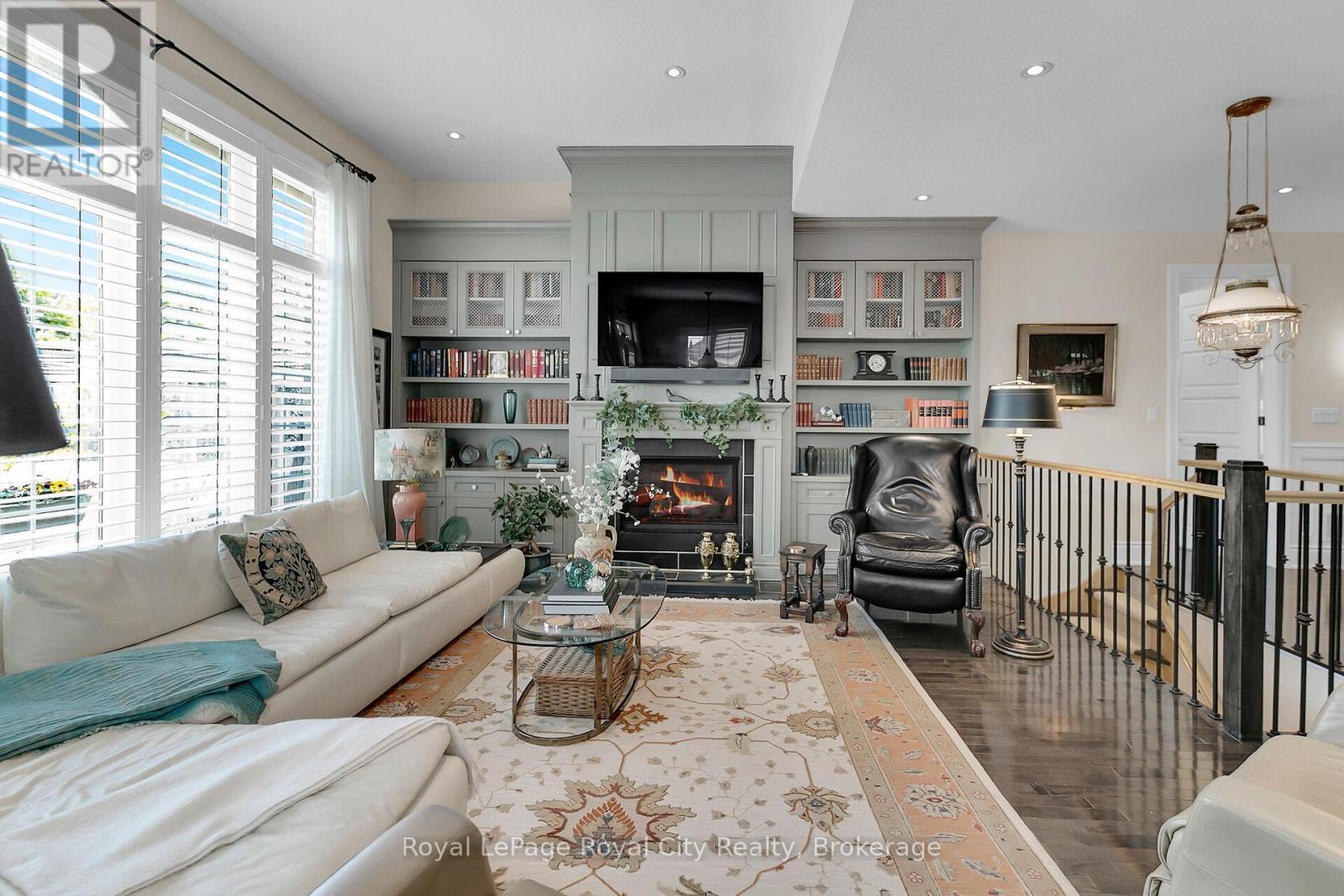 












54 ABERFOYLE MILL CRESCENT

,
Puslinch (Aberfoyle),




Ontario
N1H6H9

