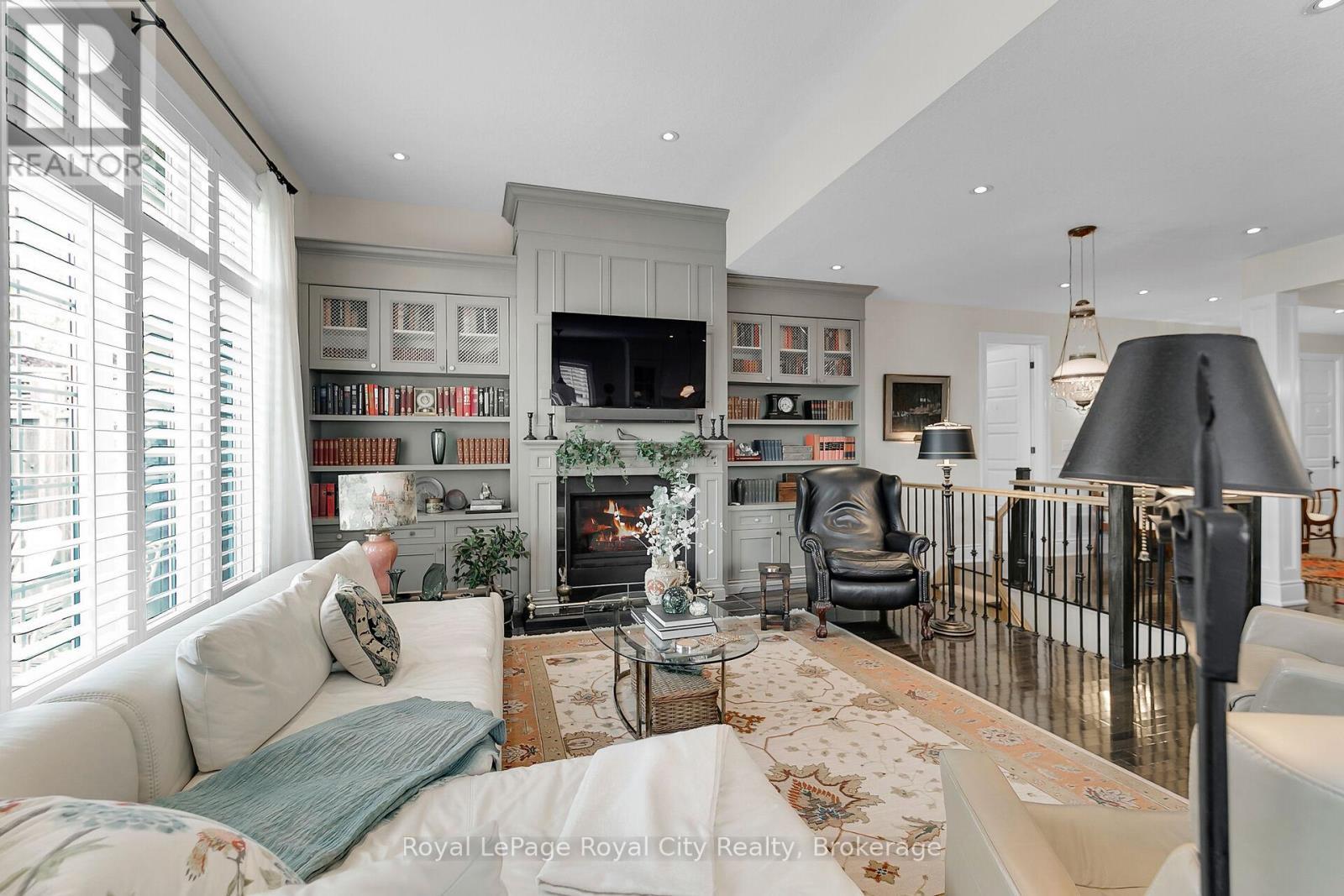 












54 ABERFOYLE MILL CRESCENT

,
Puslinch (Aberfoyle),




Ontario
N1H6H9

