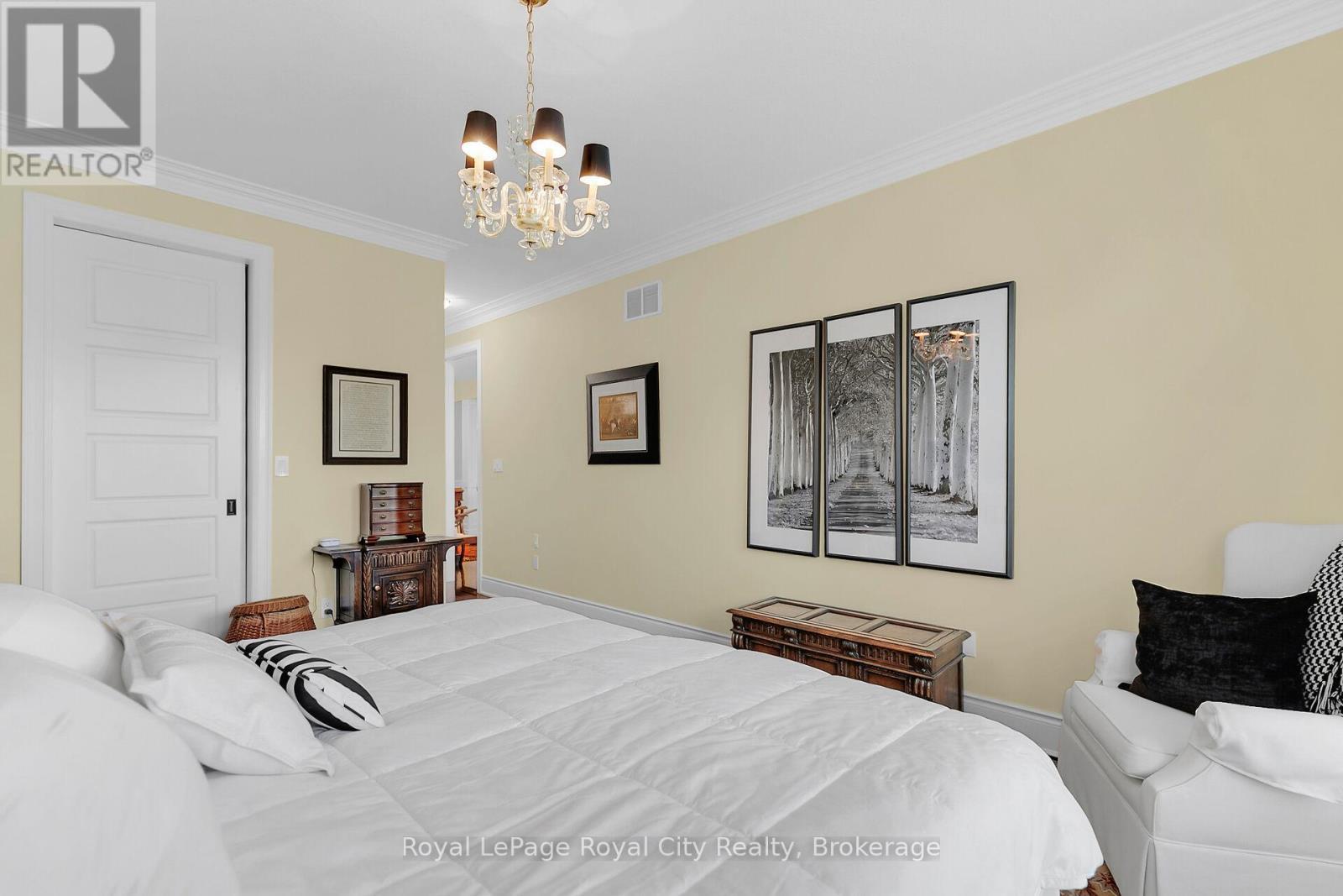 












54 ABERFOYLE MILL CRESCENT

,
Puslinch (Aberfoyle),




Ontario
N1H6H9


