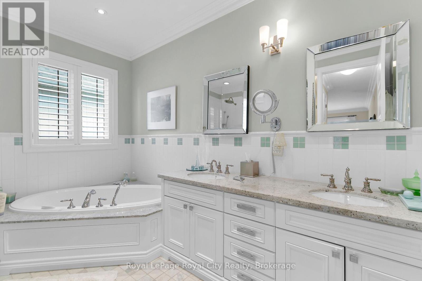 












54 ABERFOYLE MILL CRESCENT

,
Puslinch (Aberfoyle),




Ontario
N1H6H9

