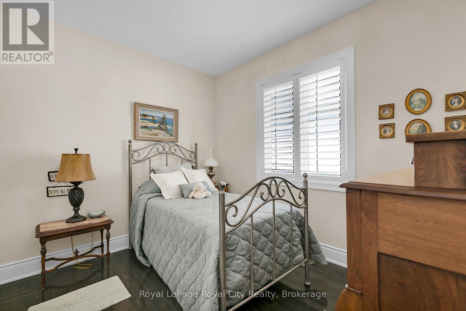 












54 ABERFOYLE MILL CRESCENT

,
Puslinch (Aberfoyle),




Ontario
N1H6H9

