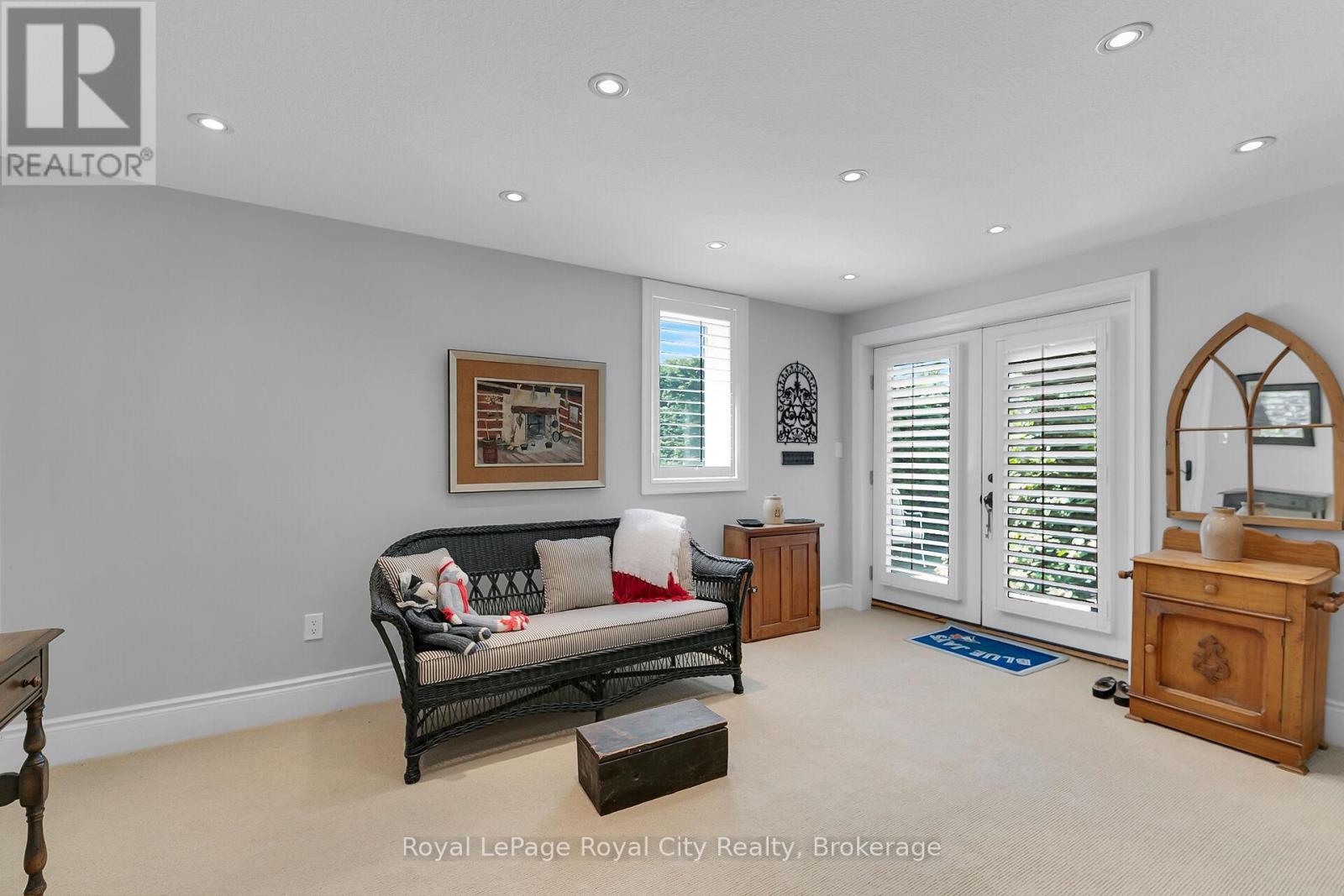 












54 ABERFOYLE MILL CRESCENT

,
Puslinch (Aberfoyle),




Ontario
N1H6H9

