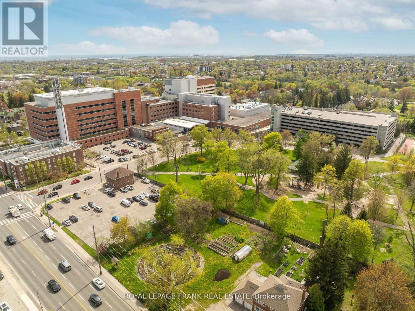 












405 - 363 SIMCOE STREET N

,
Oshawa (O'Neill),




Ontario
L1G4T2

