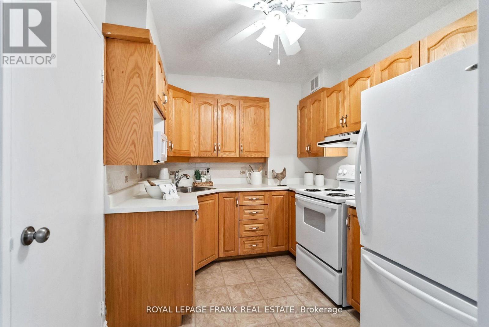 












405 - 363 SIMCOE STREET N

,
Oshawa (O'Neill),




Ontario
L1G4T2

