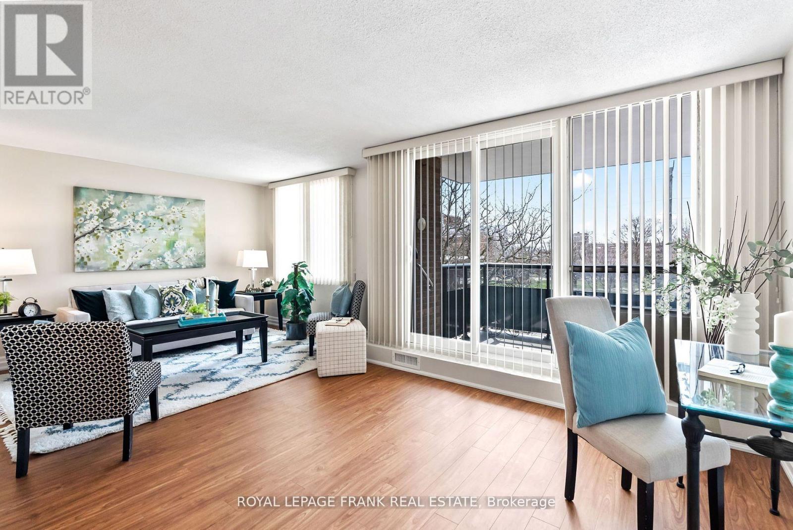 












405 - 363 SIMCOE STREET N

,
Oshawa (O'Neill),




Ontario
L1G4T2


