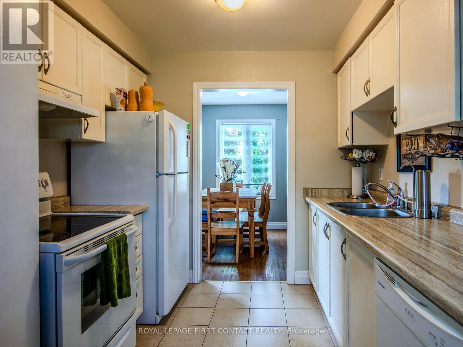 












102 FERGUSON DRIVE

,
Barrie,




Ontario
L4N7E5

