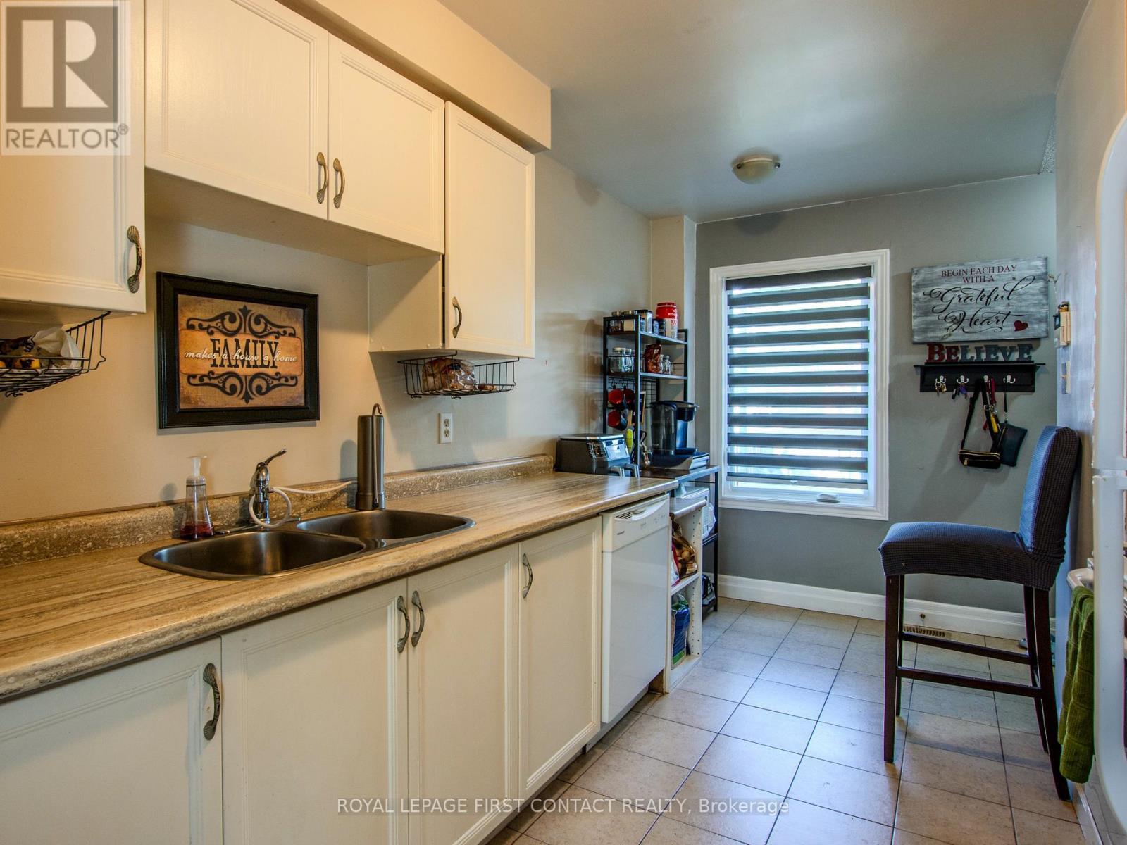 












102 FERGUSON DRIVE

,
Barrie,




Ontario
L4N7E5

