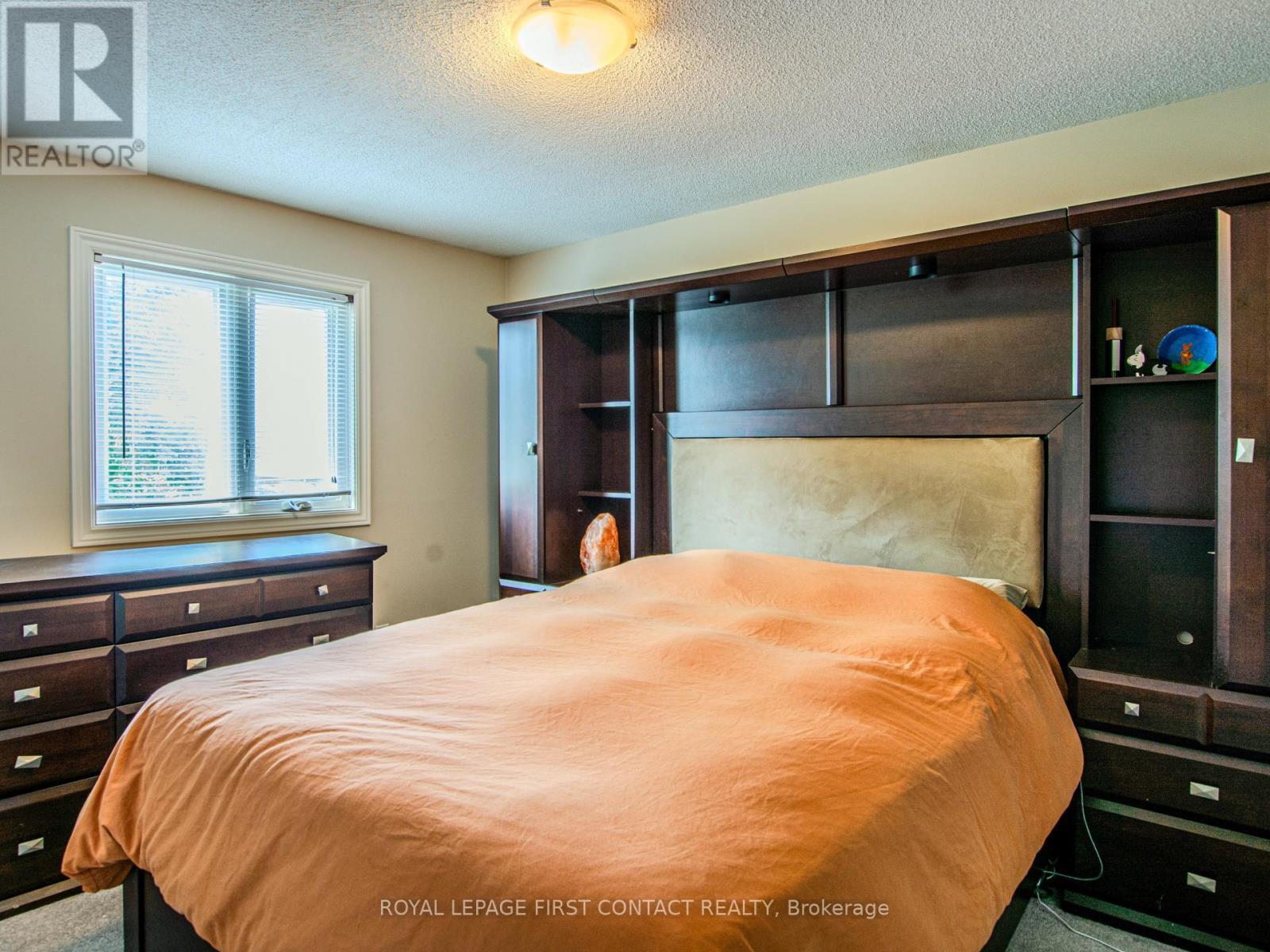 












102 FERGUSON DRIVE

,
Barrie,




Ontario
L4N7E5

