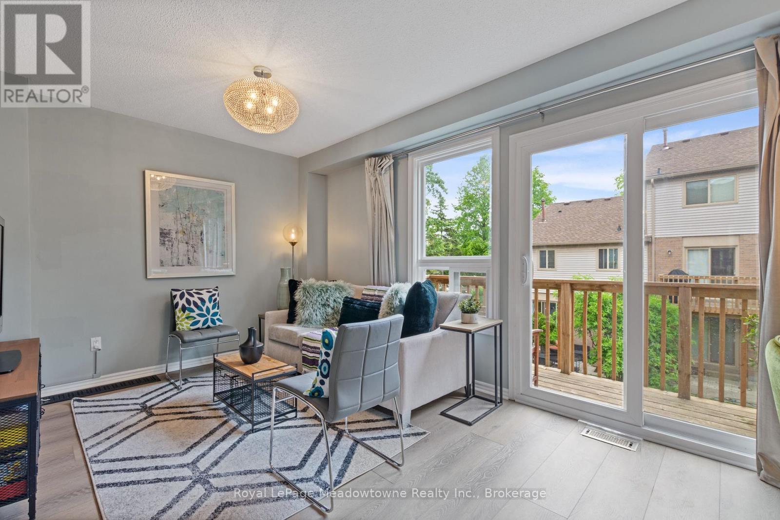 












73 - 2272 MOWAT AVENUE

,
Oakville (RO River Oaks),




Ontario
L6H5L8

