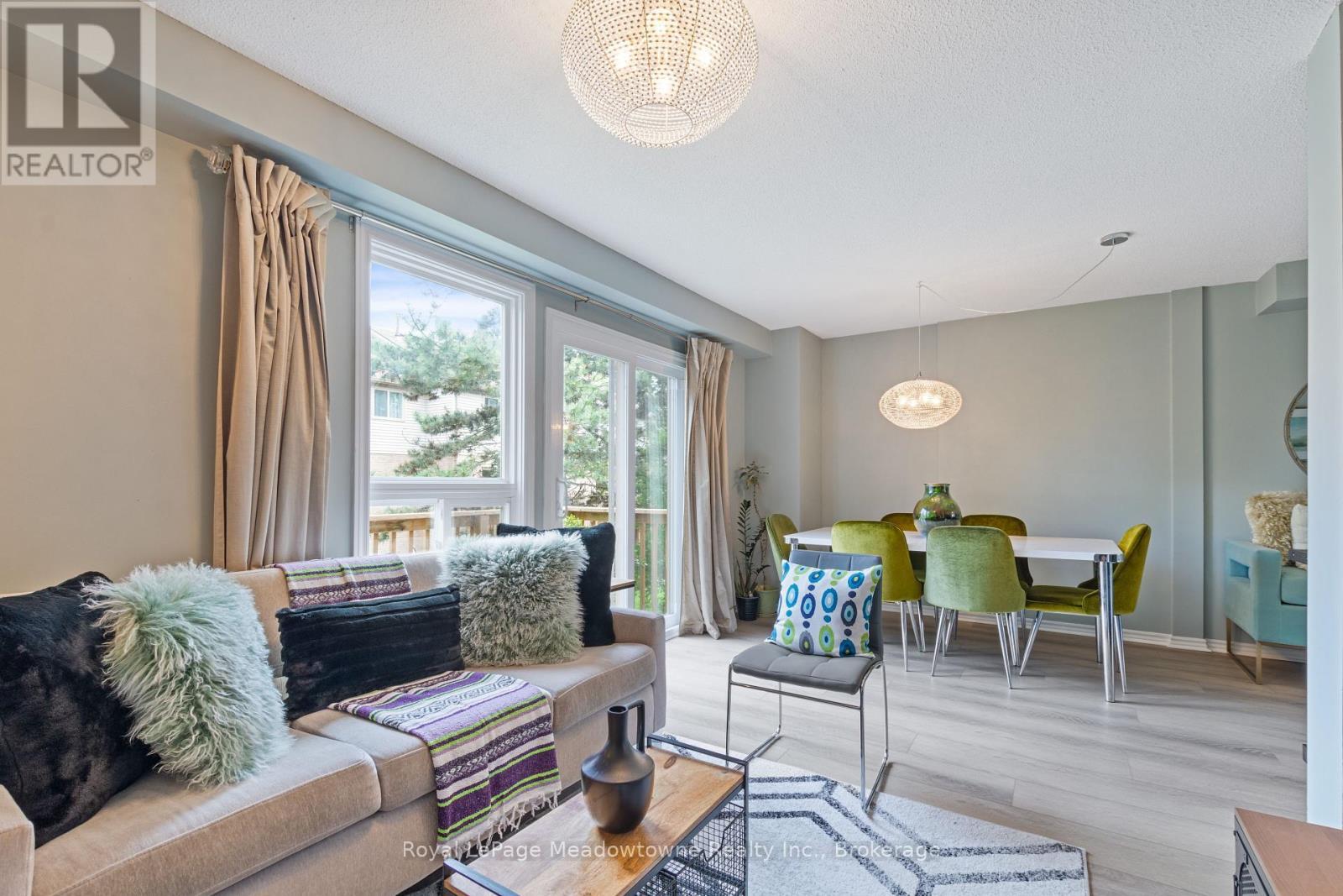












73 - 2272 MOWAT AVENUE

,
Oakville (RO River Oaks),




Ontario
L6H5L8

